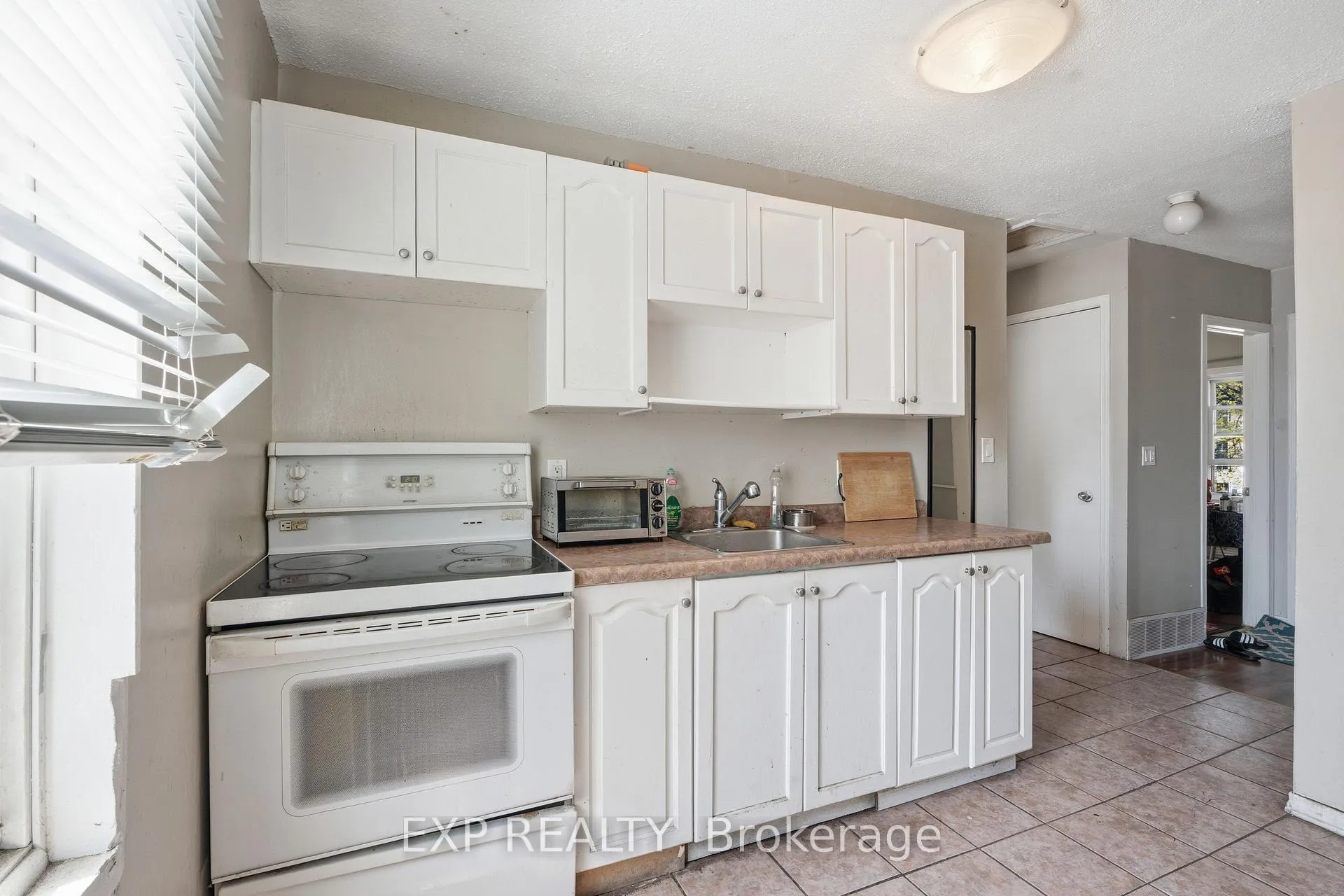 Photo 9 of 211 Rebecca Street, Hamilton, Beasley — HOMEH