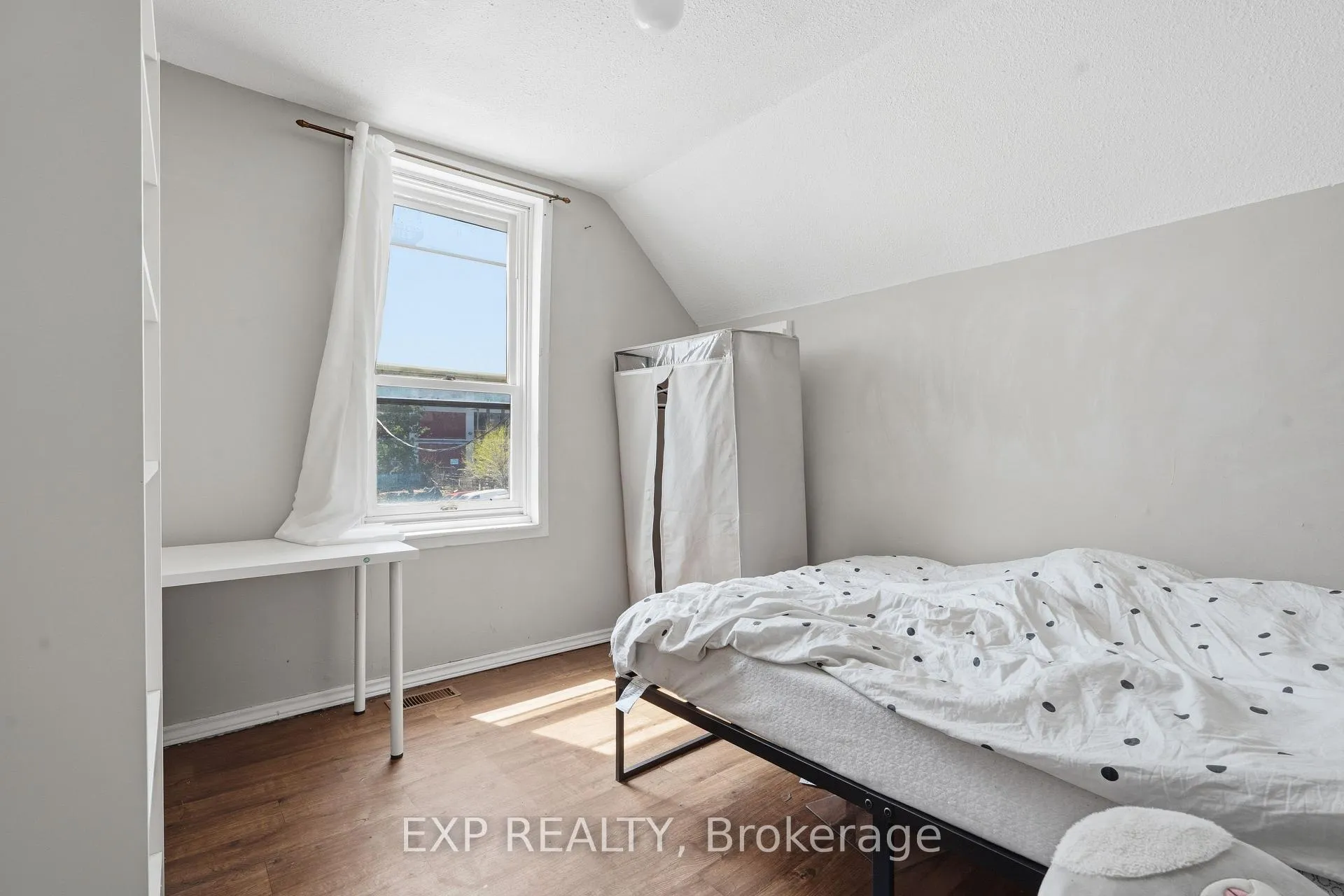 Photo 10 of 211 Rebecca Street, Hamilton, Beasley — HOMEH