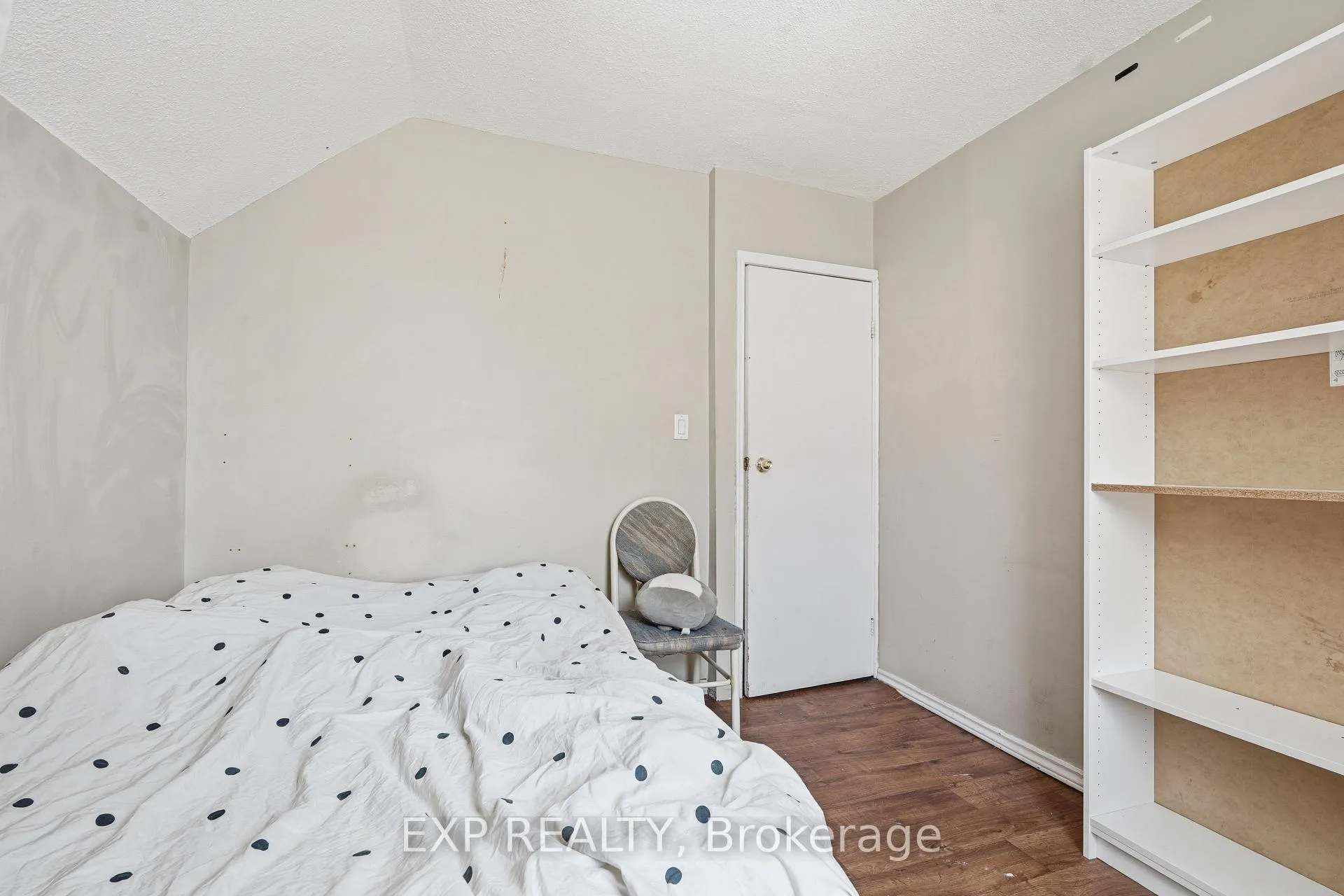 Photo 11 of 211 Rebecca Street, Hamilton, Beasley — HOMEH