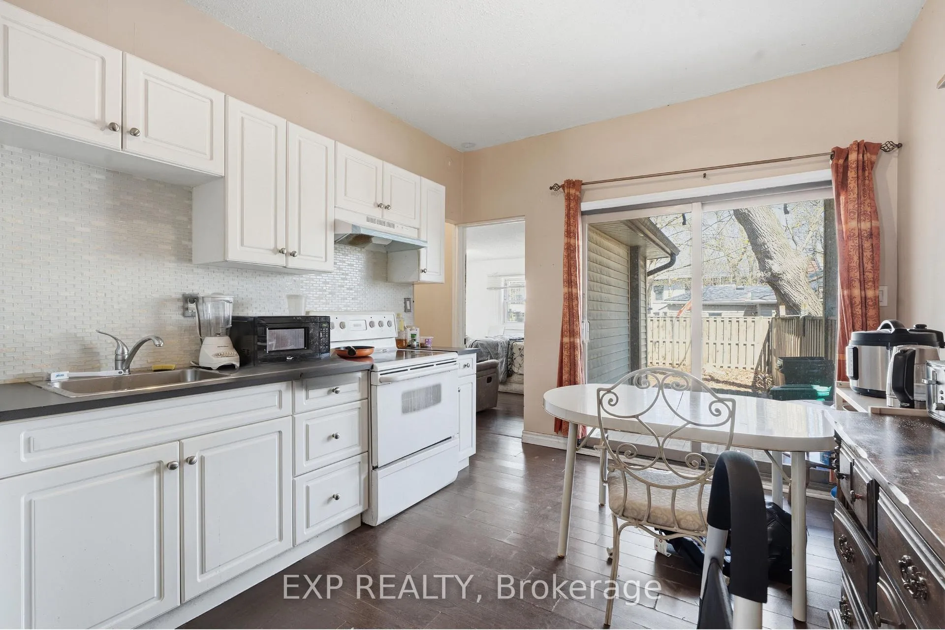 Photo 13 of 211 Rebecca Street, Hamilton, Beasley — HOMEH