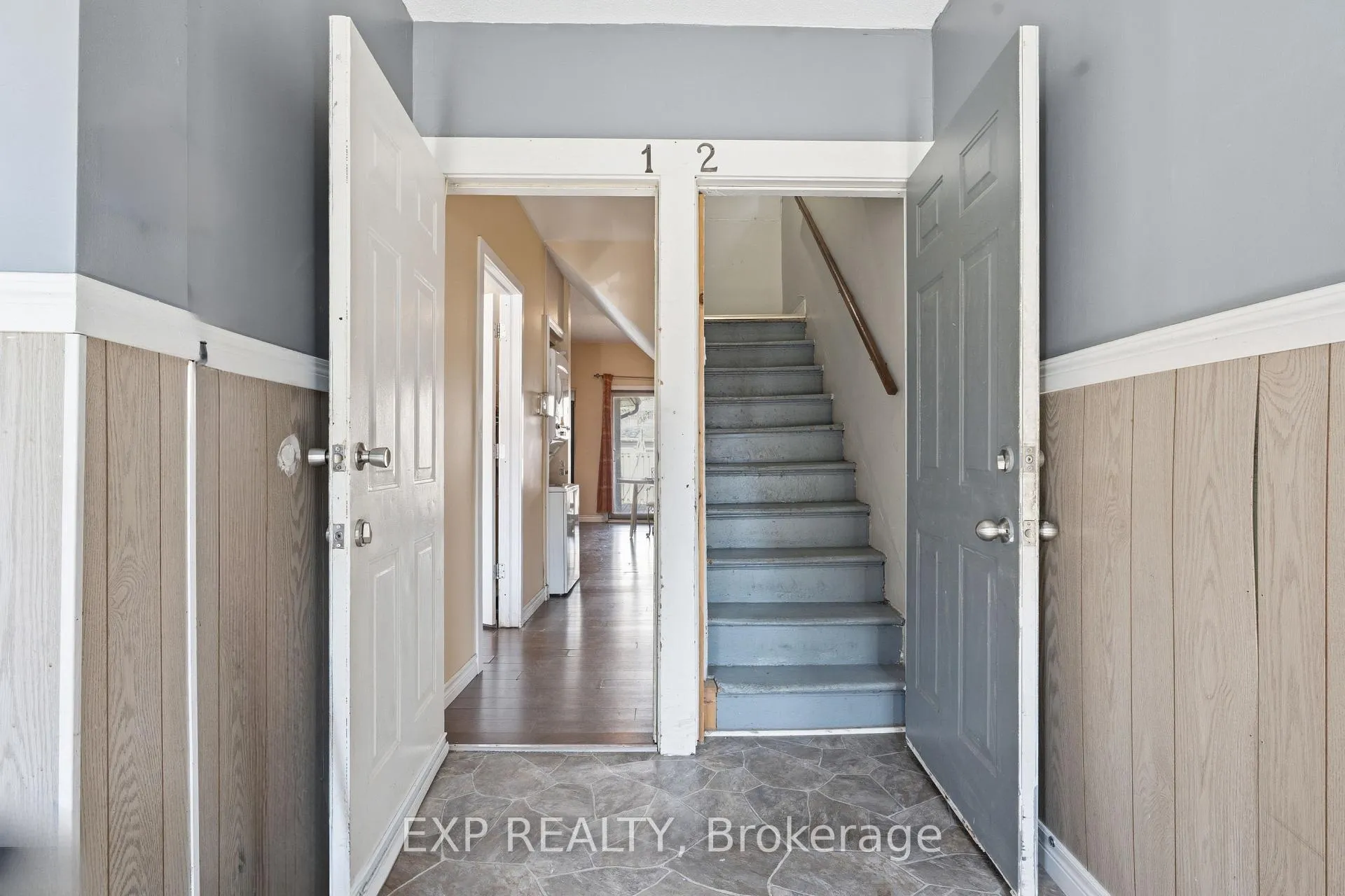Photo 14 of 211 Rebecca Street, Hamilton, Beasley — HOMEH