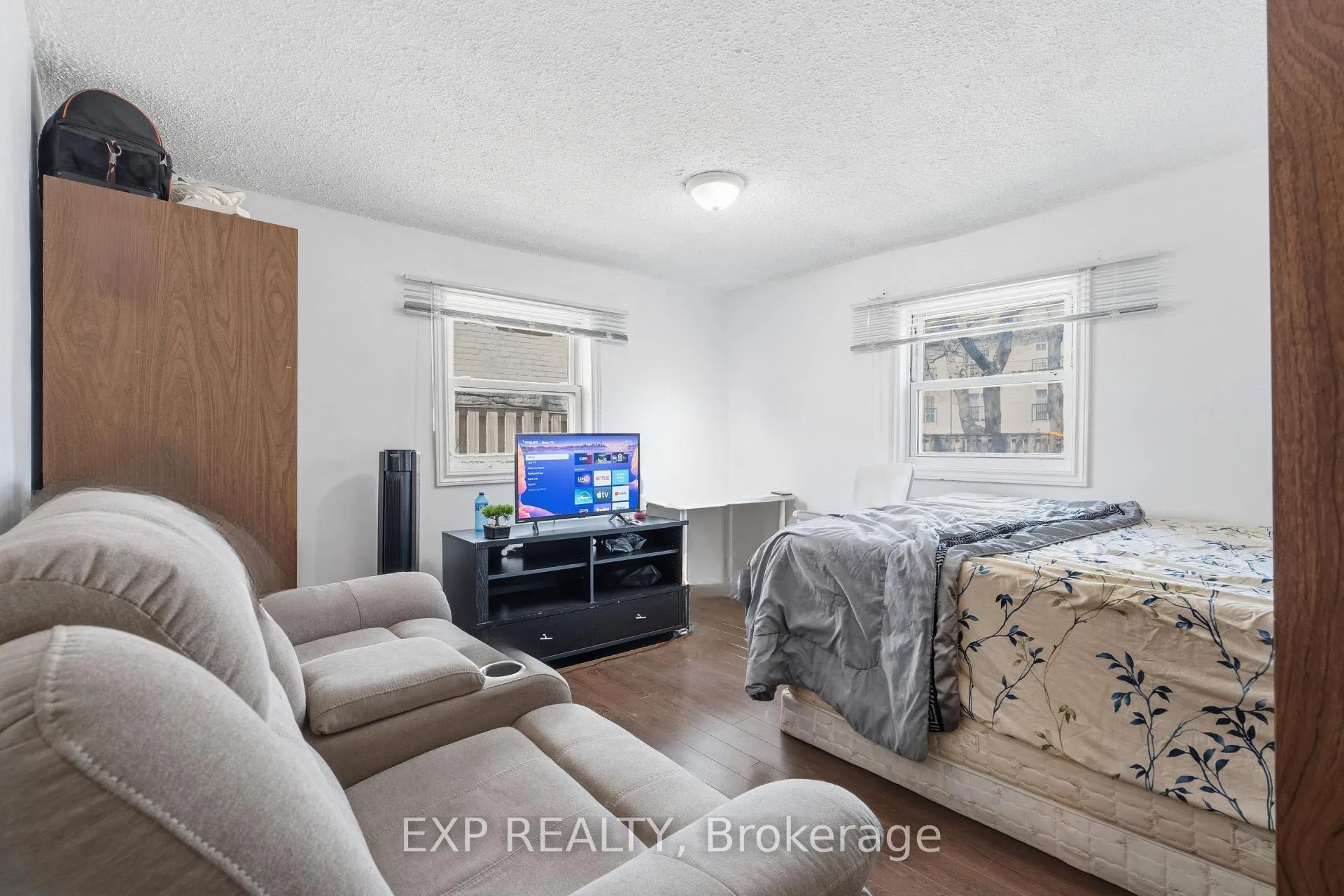 Photo 17 of 211 Rebecca Street, Hamilton, Beasley — HOMEH