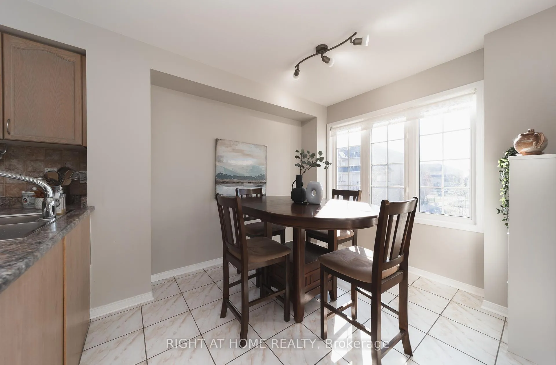 Photo 8 of 1251 Lamont Crescent, Milton, Clarke — HOMEH