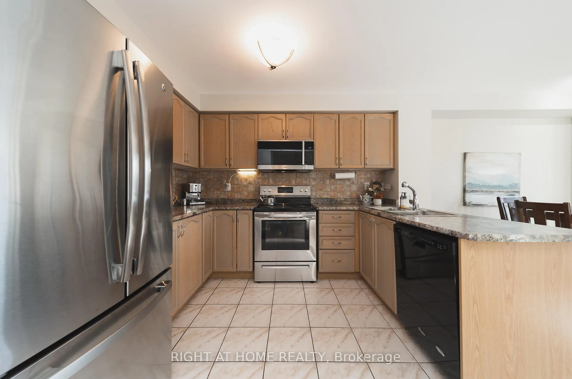 Photo 10 of 1251 Lamont Crescent, Milton, Clarke — HOMEH