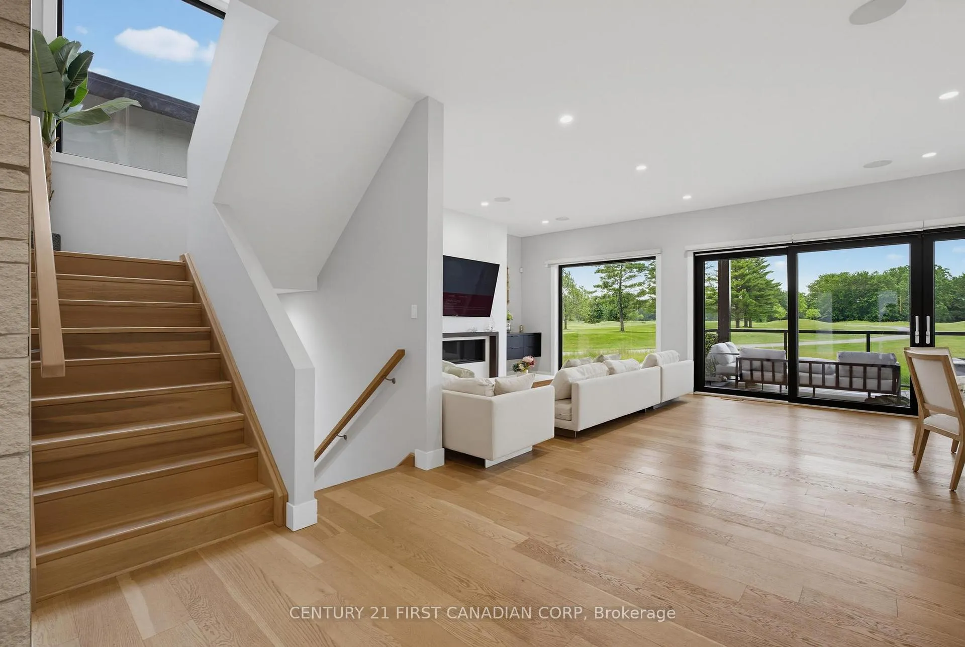 Photo 7 of 53 Edwin Drive, London, South P — HOMEH