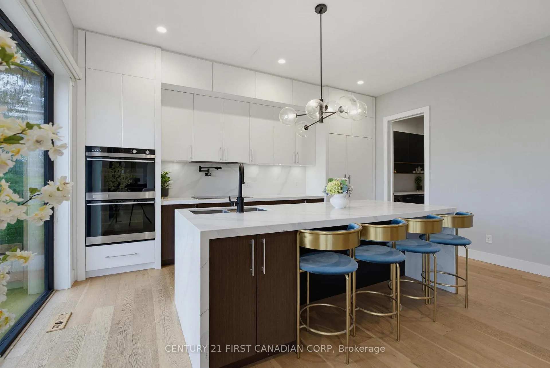 Photo 10 of 53 Edwin Drive, London, South P — HOMEH