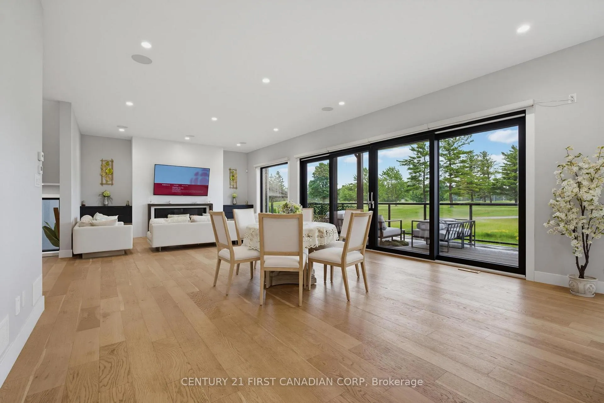 Photo 14 of 53 Edwin Drive, London, South P — HOMEH
