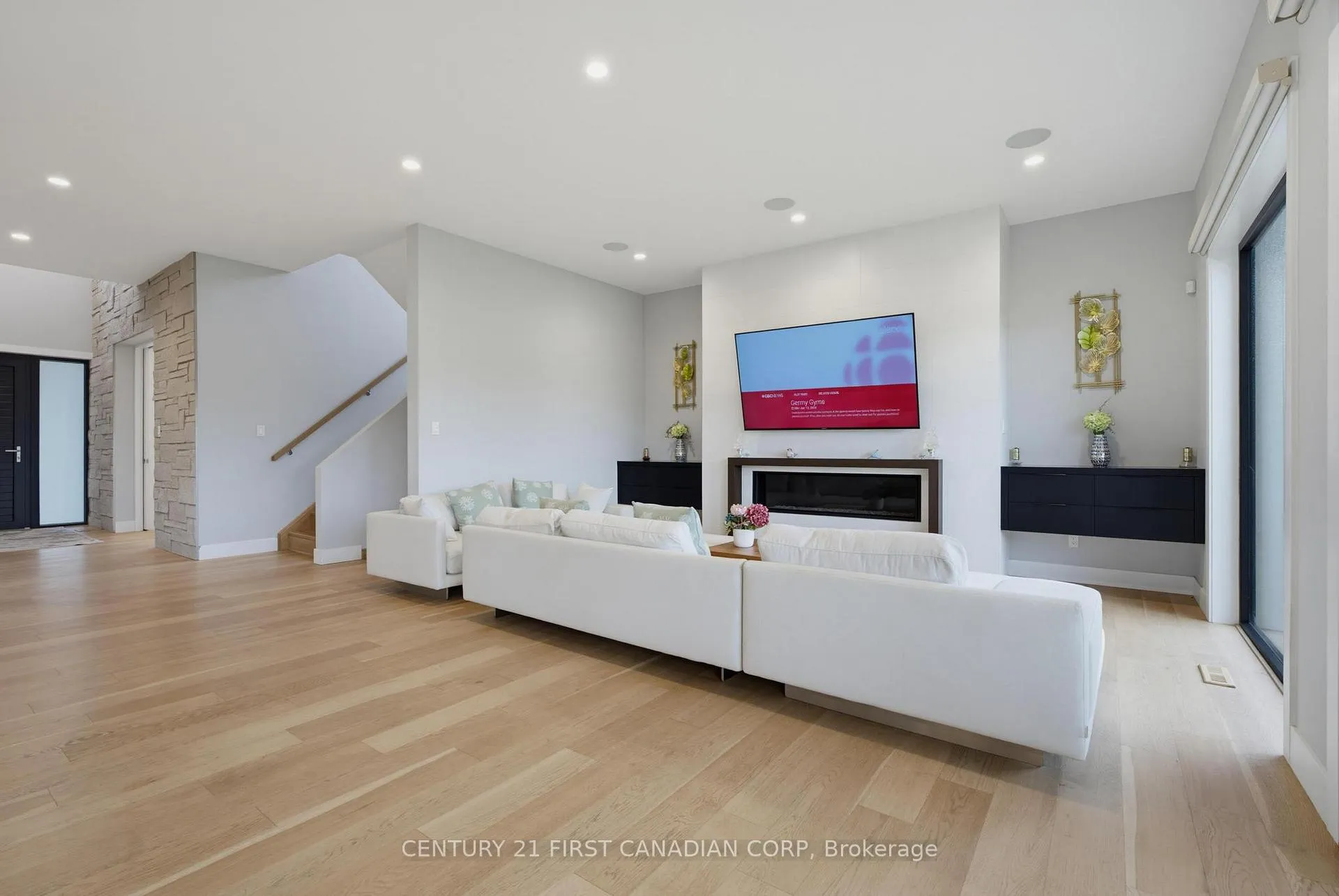 Photo 16 of 53 Edwin Drive, London, South P — HOMEH
