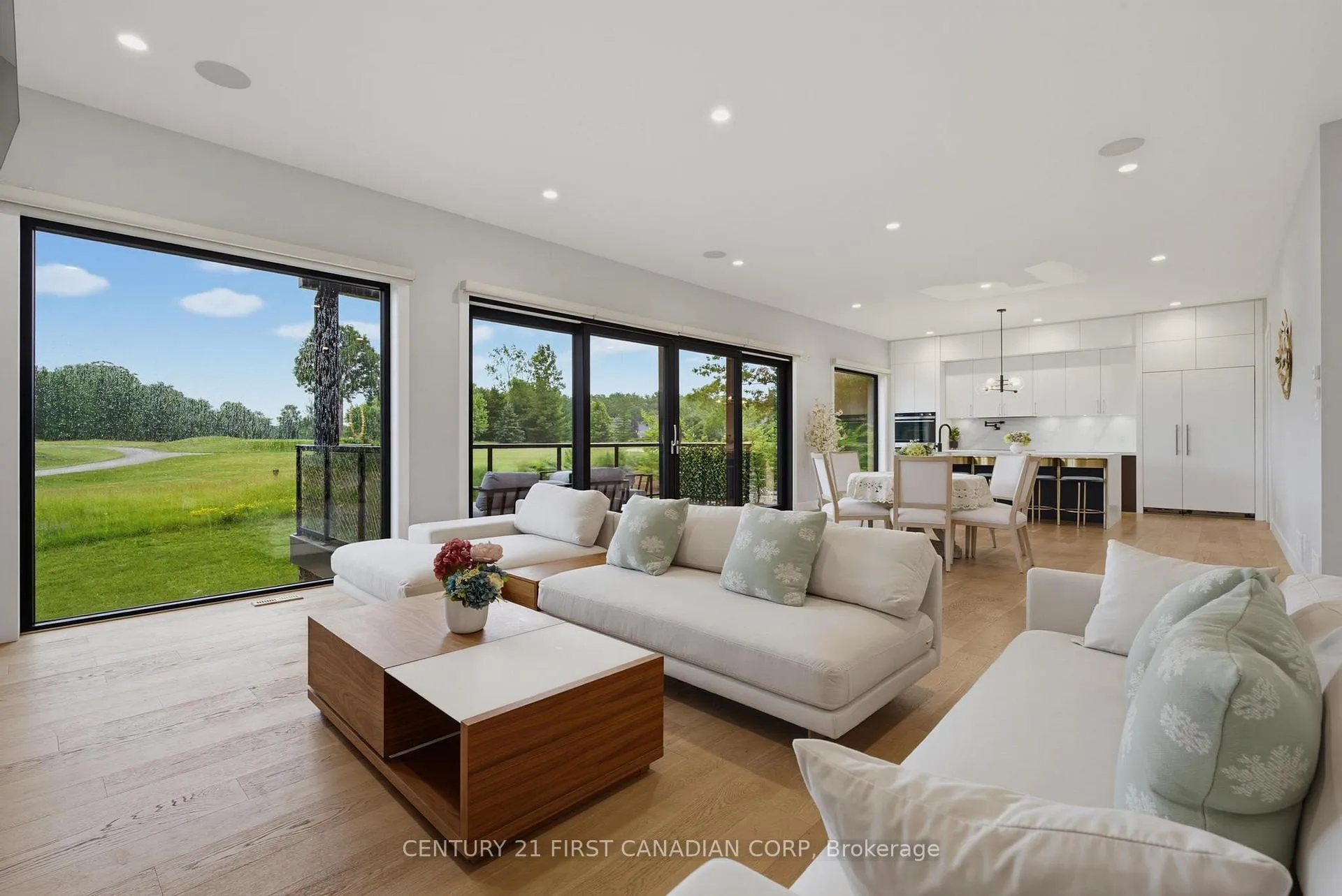 Photo 17 of 53 Edwin Drive, London, South P — HOMEH