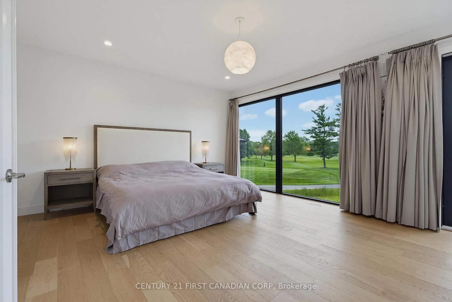 Photo 21 of 53 Edwin Drive, London, South P — HOMEH
