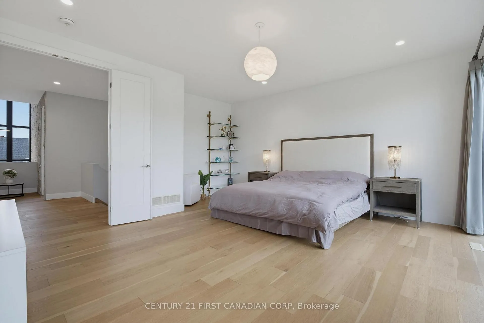 Photo 22 of 53 Edwin Drive, London, South P — HOMEH