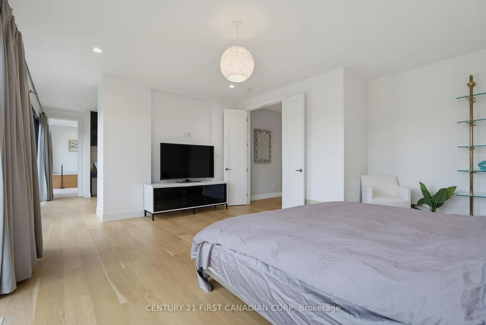 Photo 23 of 53 Edwin Drive, London, South P — HOMEH