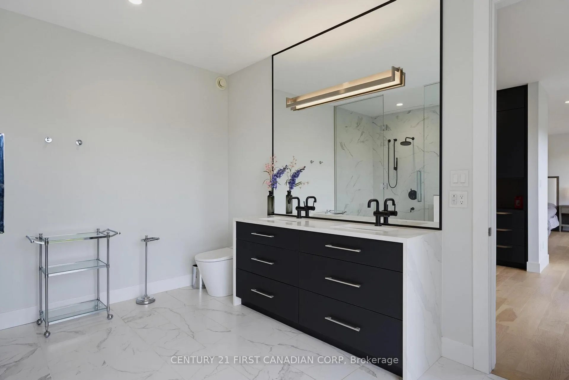 Photo 25 of 53 Edwin Drive, London, South P — HOMEH