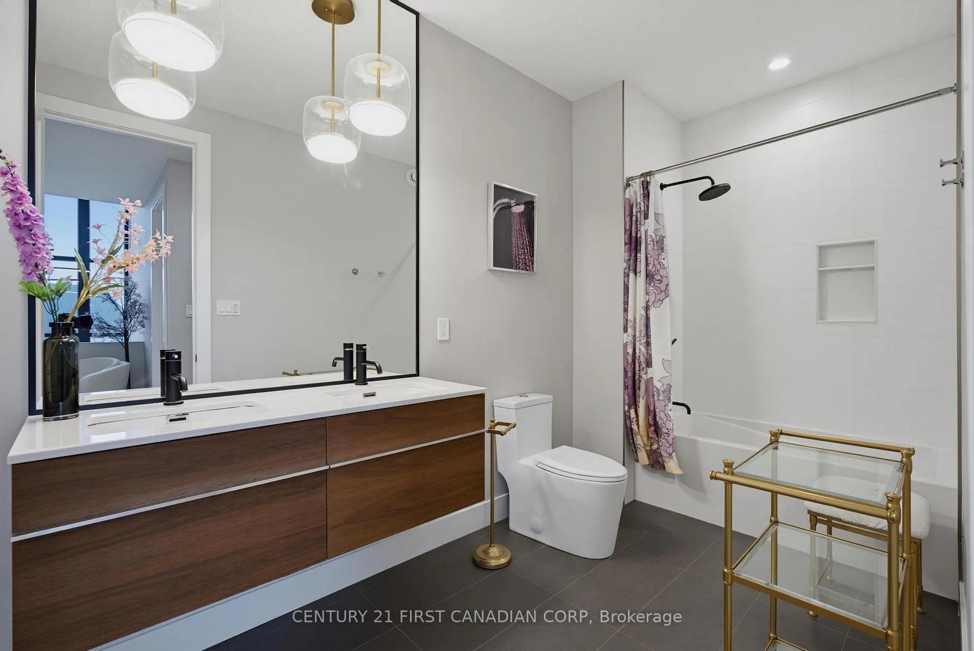 Photo 31 of 53 Edwin Drive, London, South P — HOMEH