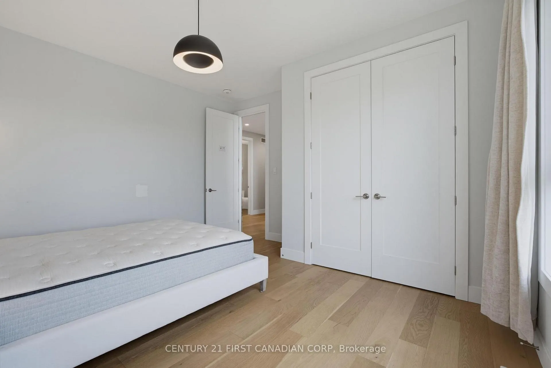 Photo 33 of 53 Edwin Drive, London, South P — HOMEH