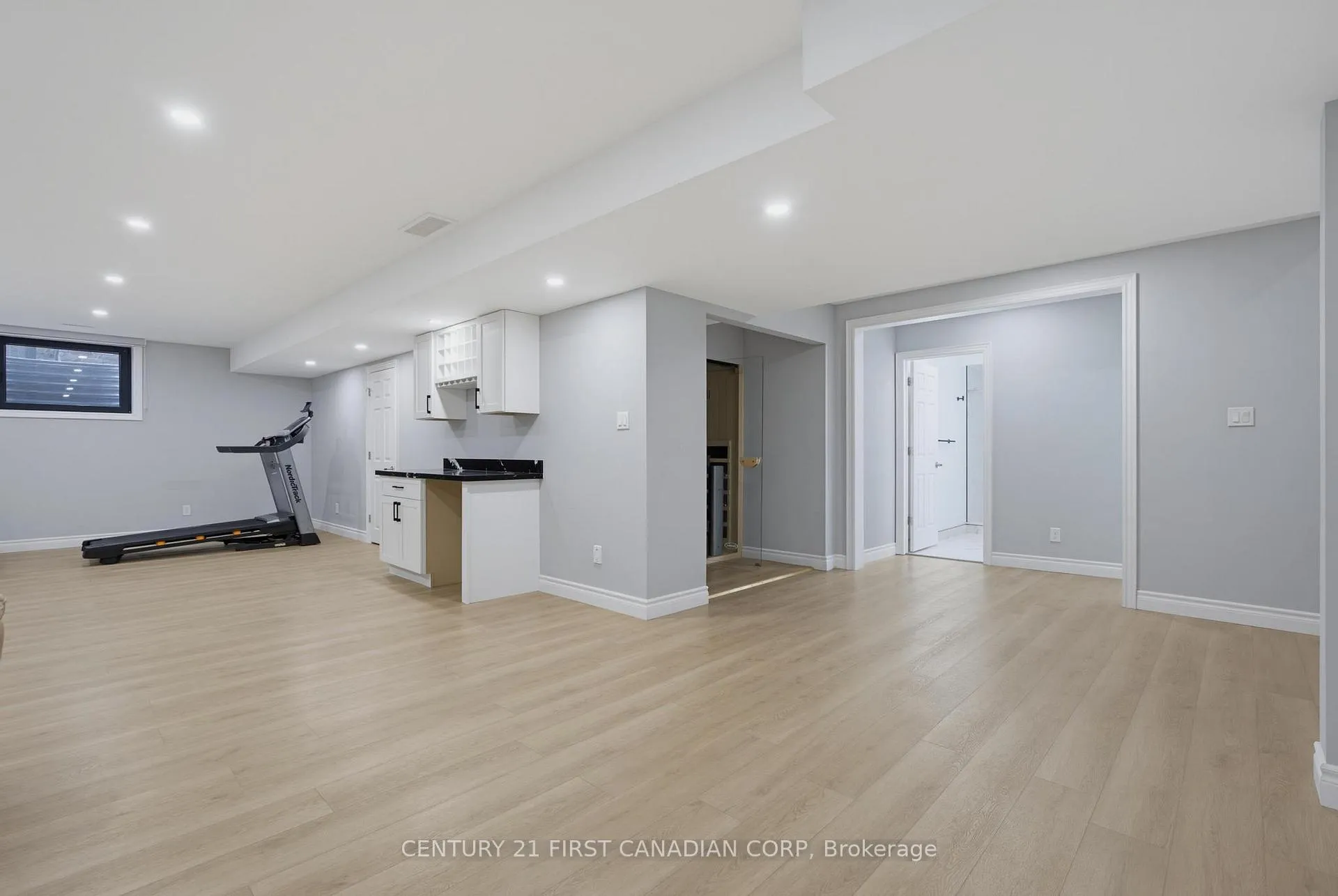 Photo 36 of 53 Edwin Drive, London, South P — HOMEH