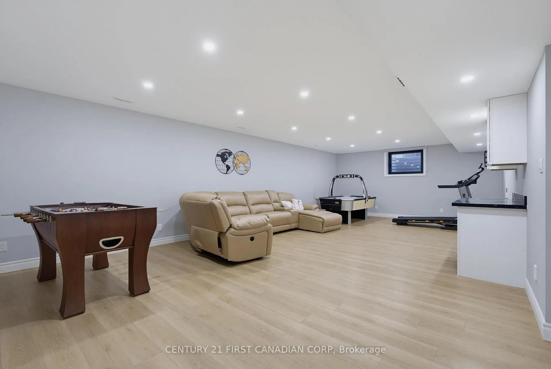 Photo 37 of 53 Edwin Drive, London, South P — HOMEH