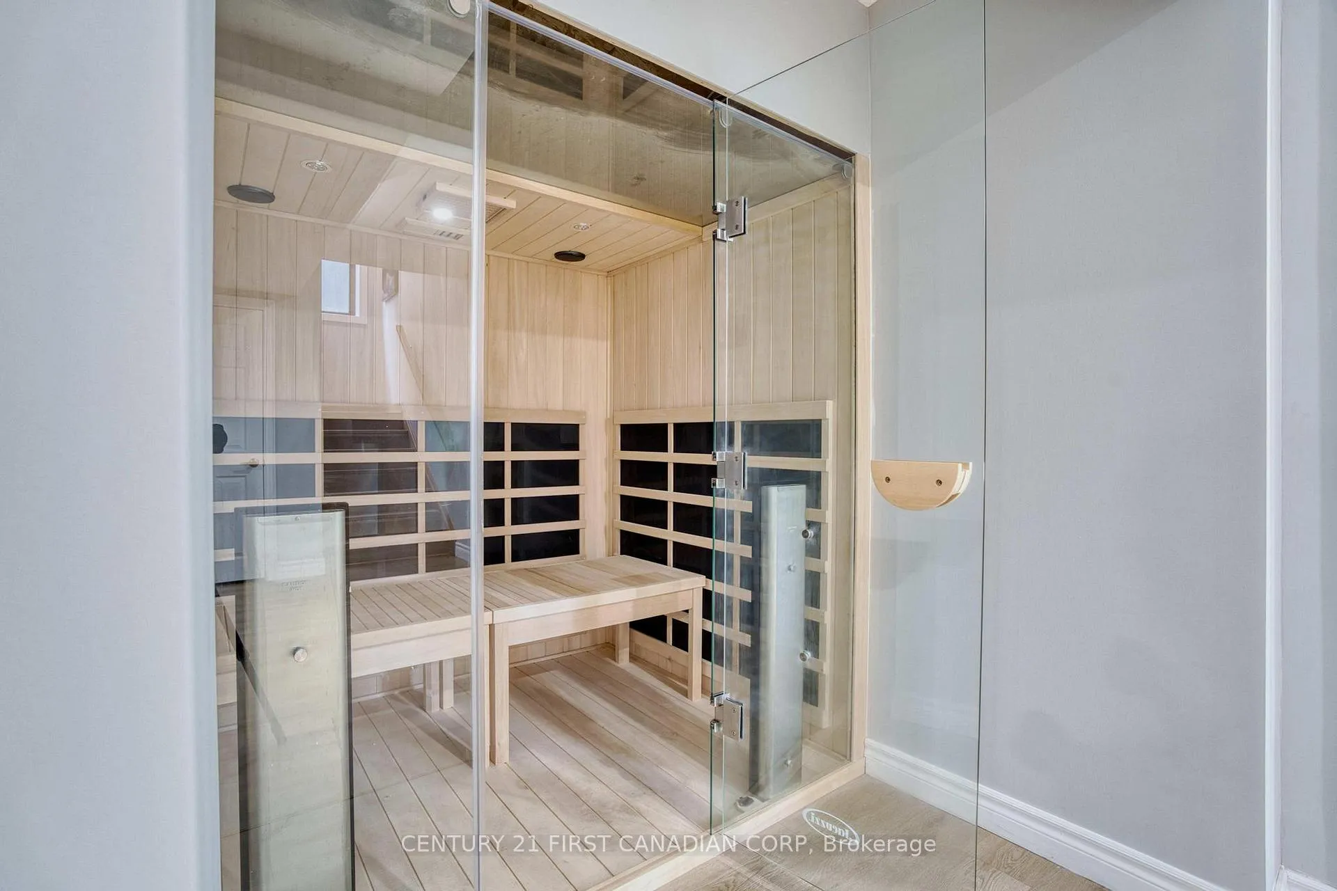 Photo 40 of 53 Edwin Drive, London, South P — HOMEH