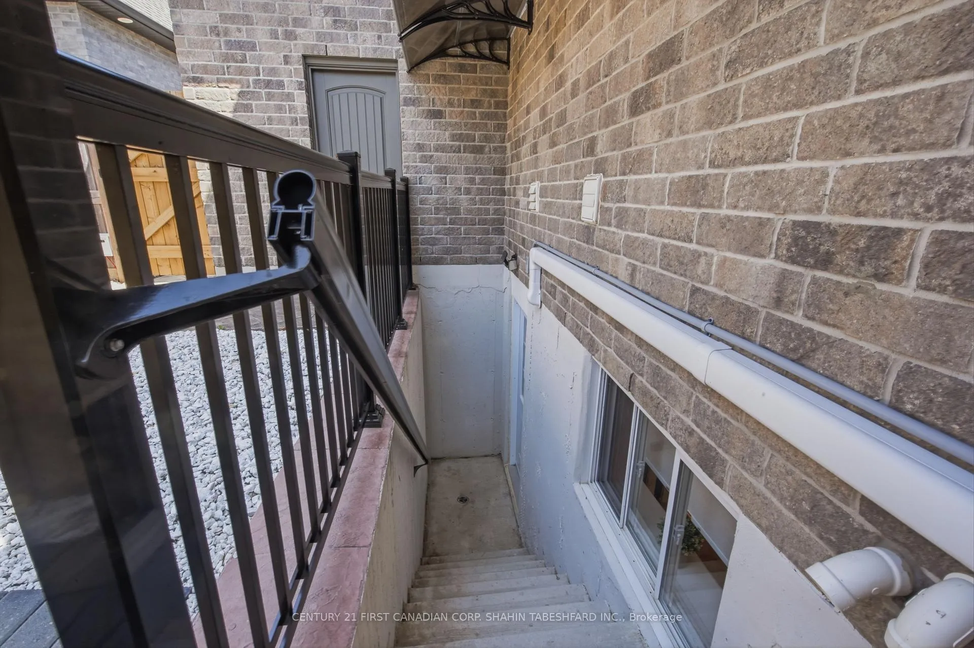 Photo 26 of 1165 Cranbrook Road, London, South L — HOMEH