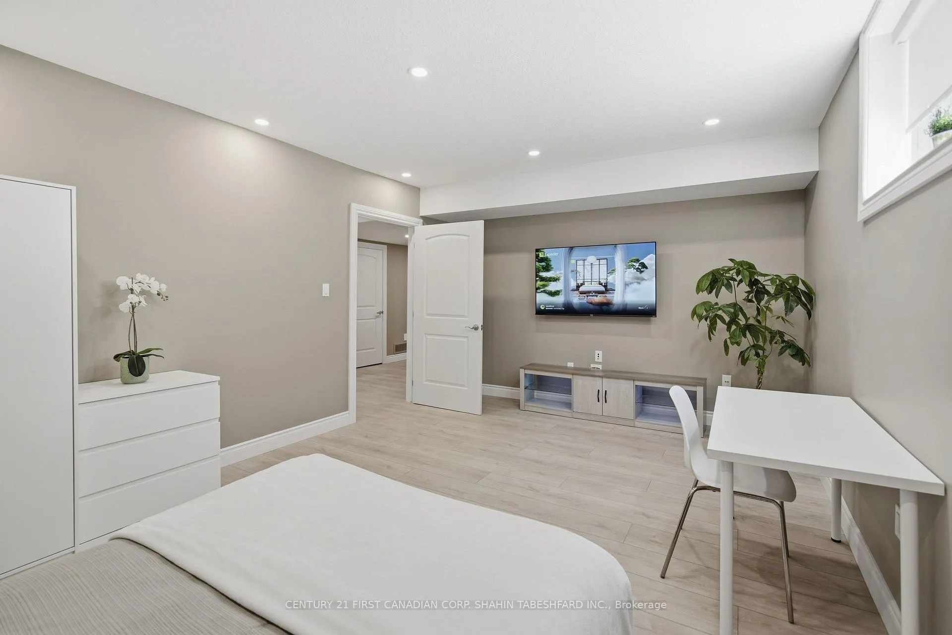 Photo 32 of 1165 Cranbrook Road, London, South L — HOMEH