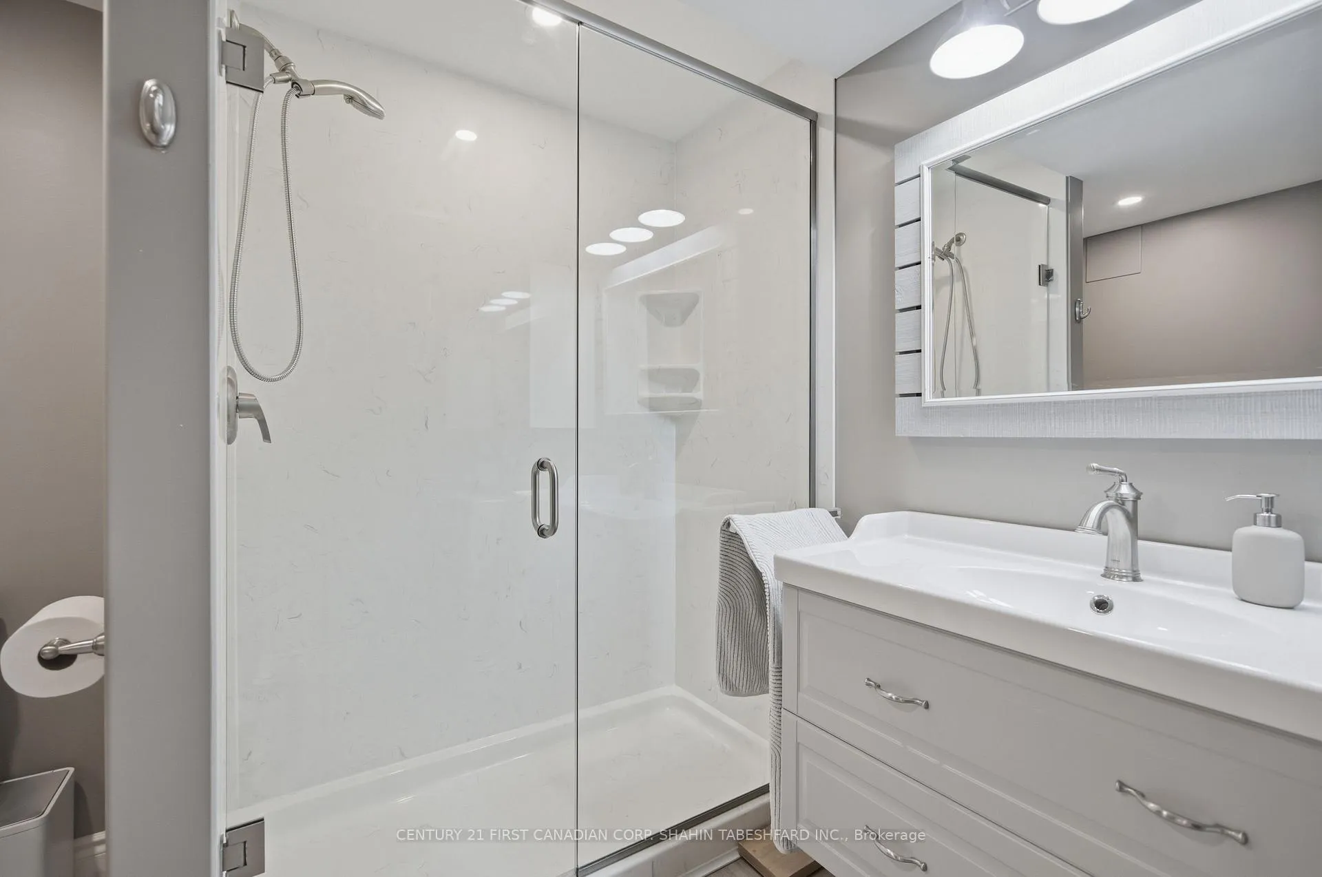 Photo 33 of 1165 Cranbrook Road, London, South L — HOMEH