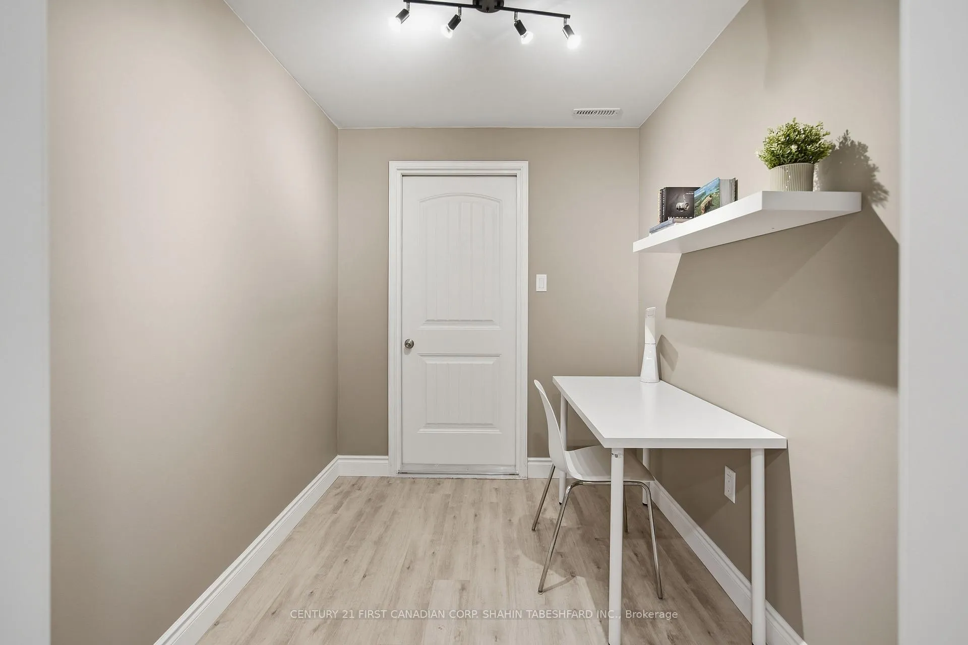 Photo 35 of 1165 Cranbrook Road, London, South L — HOMEH