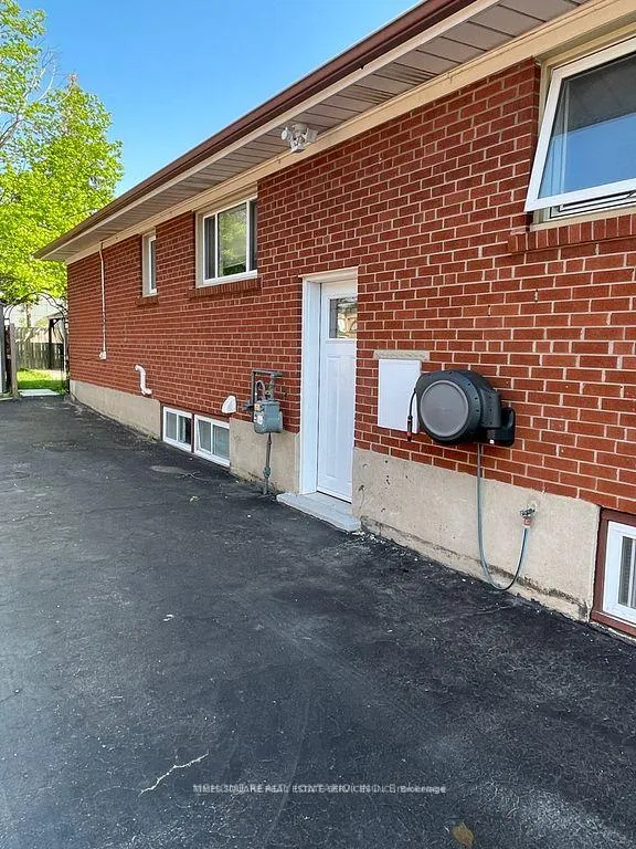 Photo 2 of 2403 Barclay Road, Burlington, Brant — HOMEH