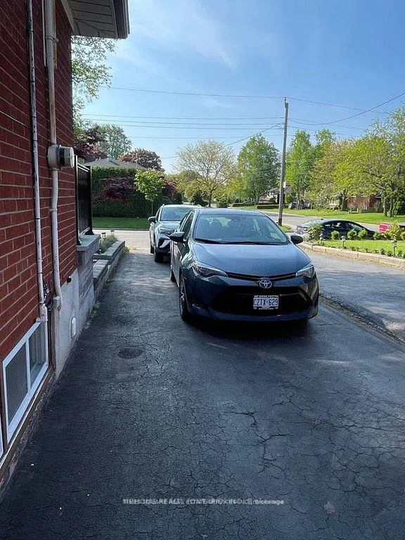Photo 3 of 2403 Barclay Road, Burlington, Brant — HOMEH