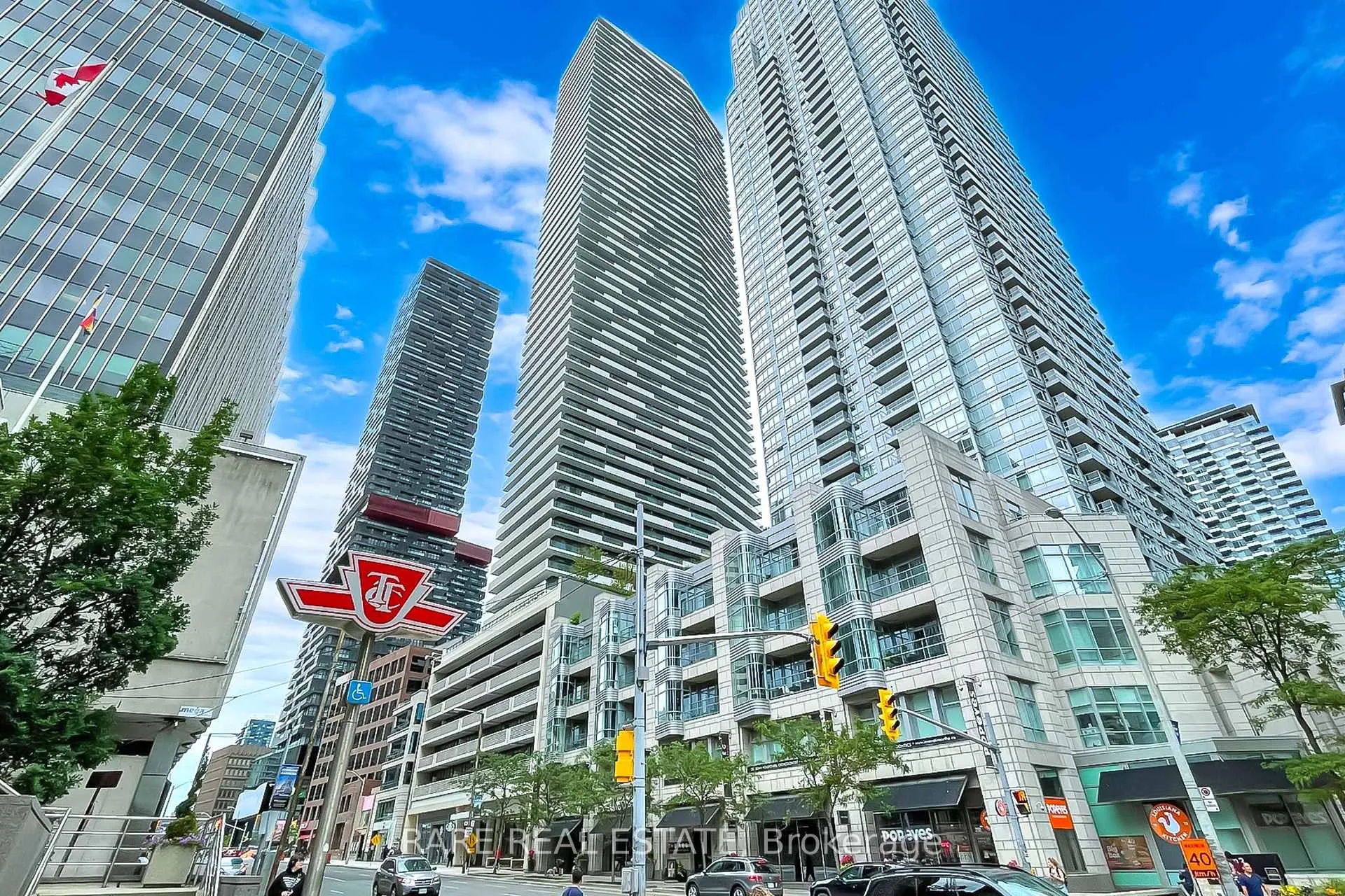 Photo 2 of Unit 1507, 2221 Yonge Street, Toronto, Mount Pleasant West — HOMEH
