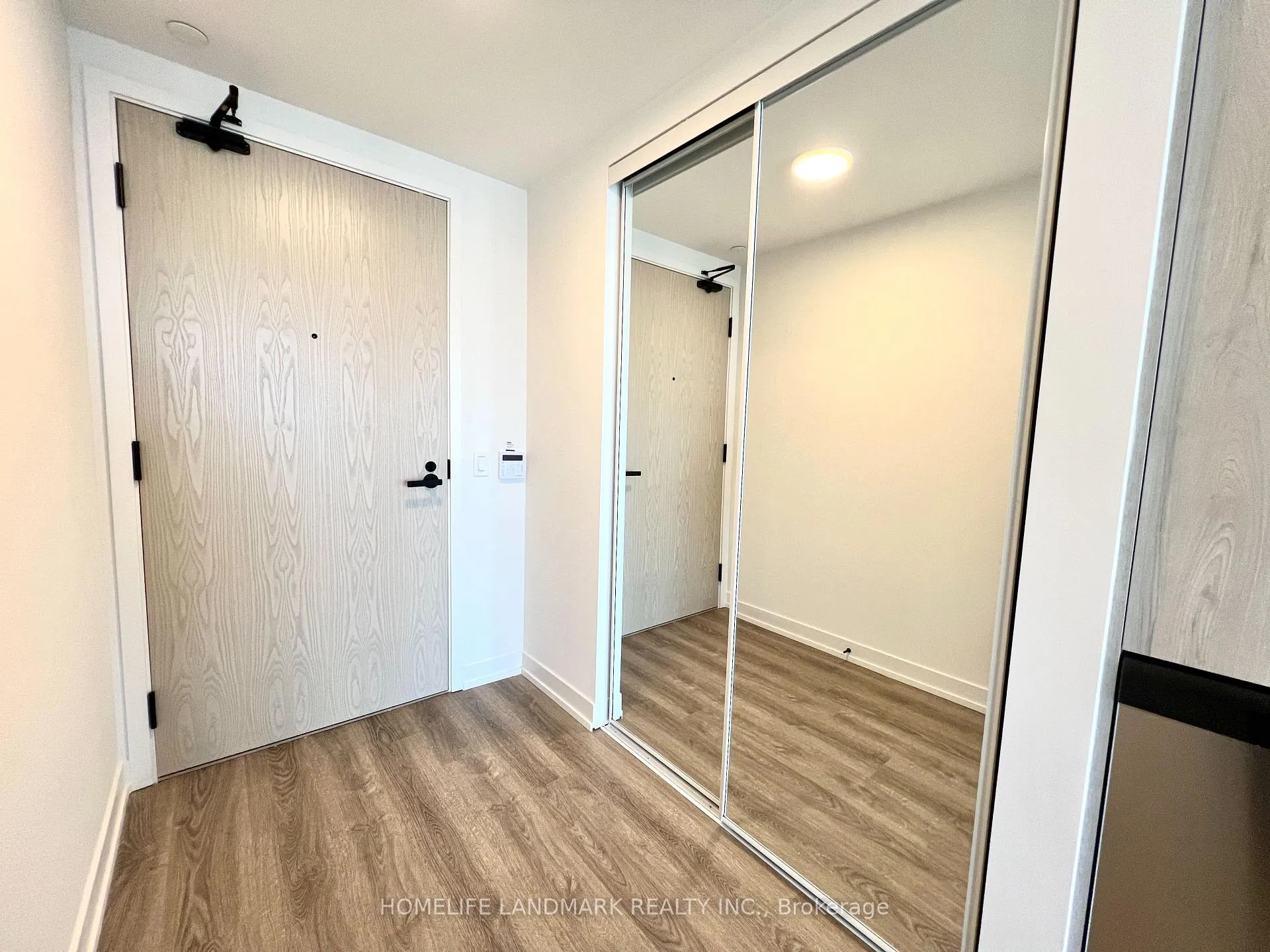 Photo 5 of Unit 3308, 195 Commerce Street, Vaughan, Vaughan Corporate Centre — HOMEH