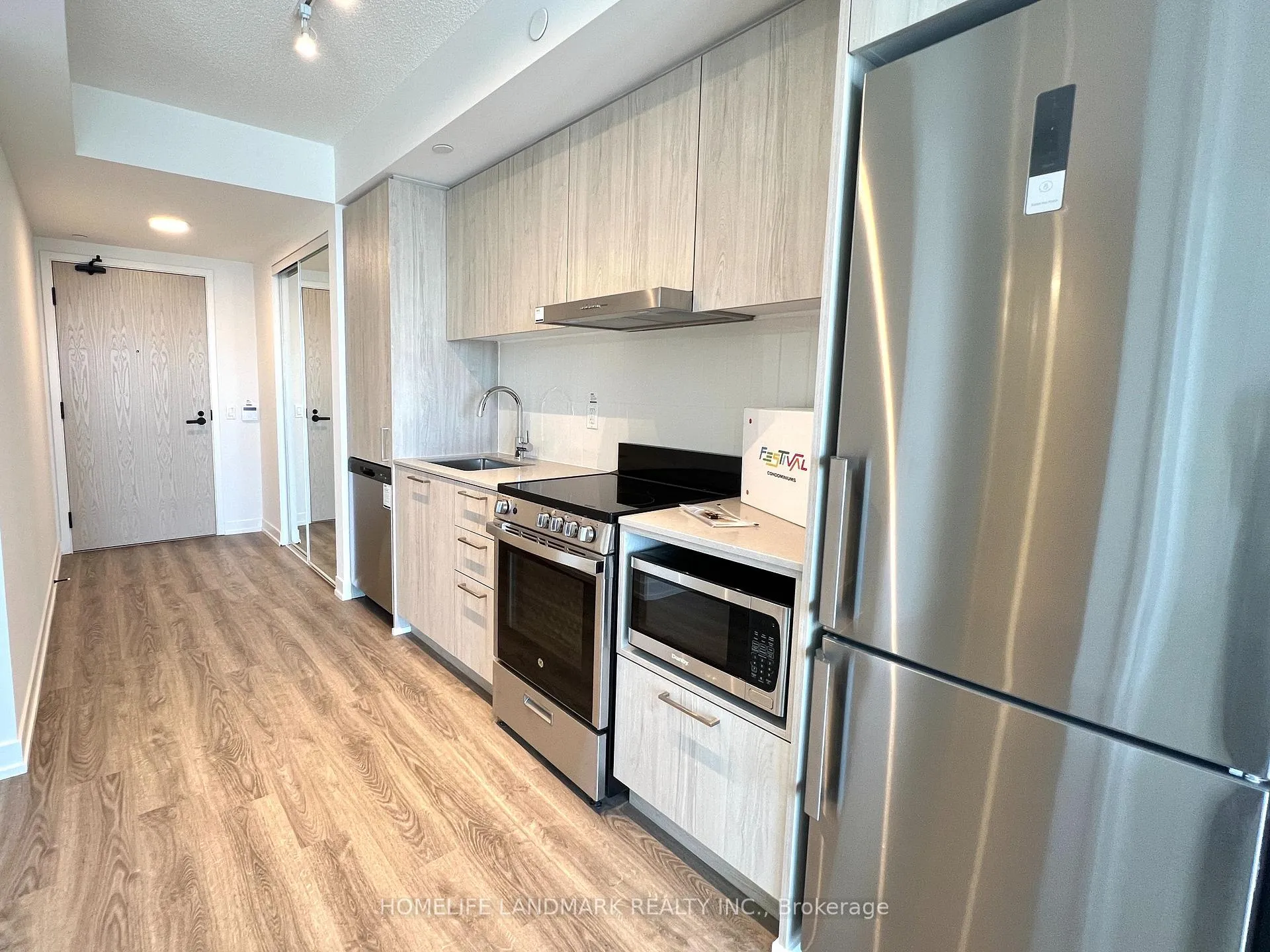 Photo 6 of Unit 3308, 195 Commerce Street, Vaughan, Vaughan Corporate Centre — HOMEH