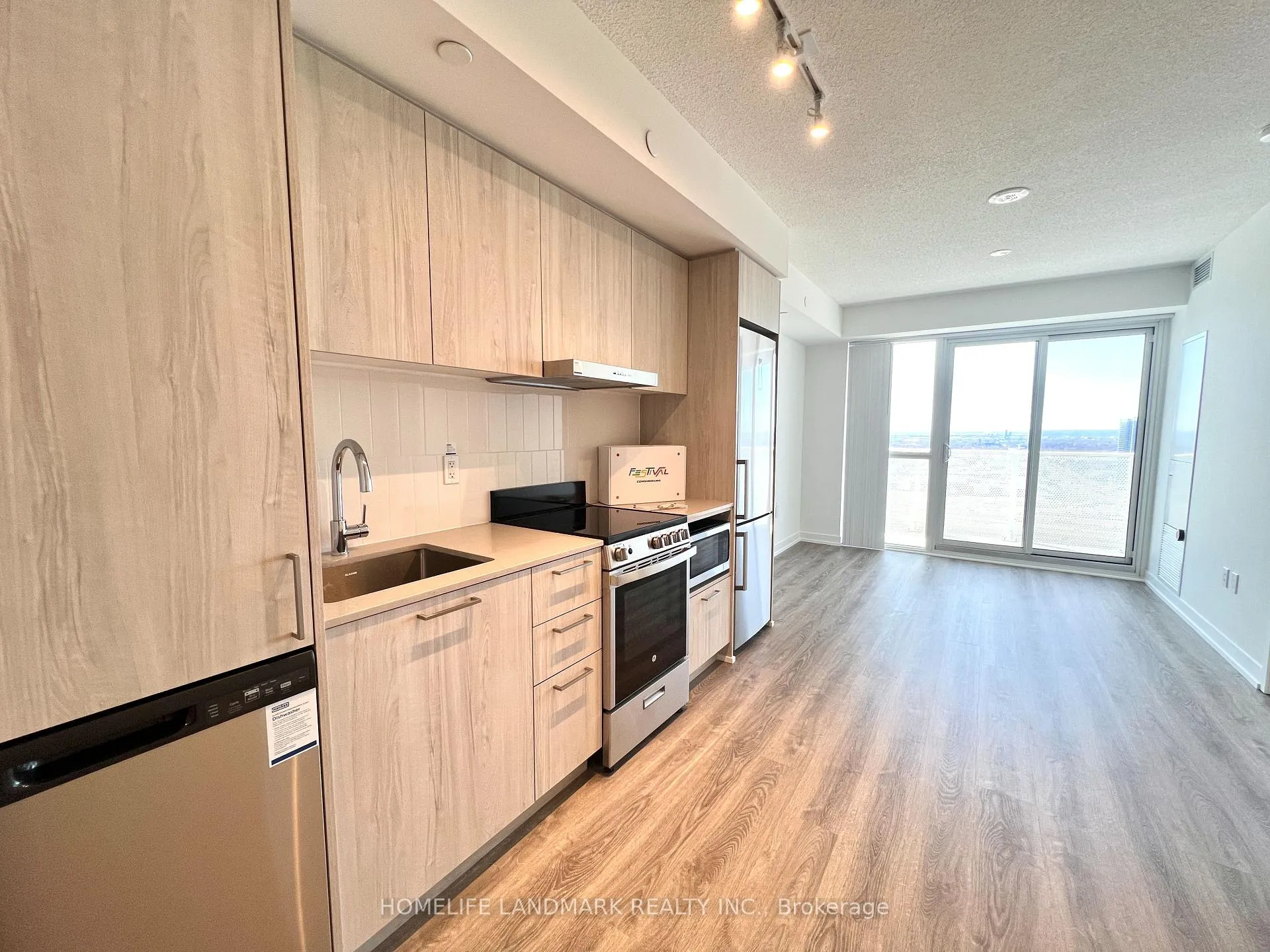 Photo 8 of Unit 3308, 195 Commerce Street, Vaughan, Vaughan Corporate Centre — HOMEH