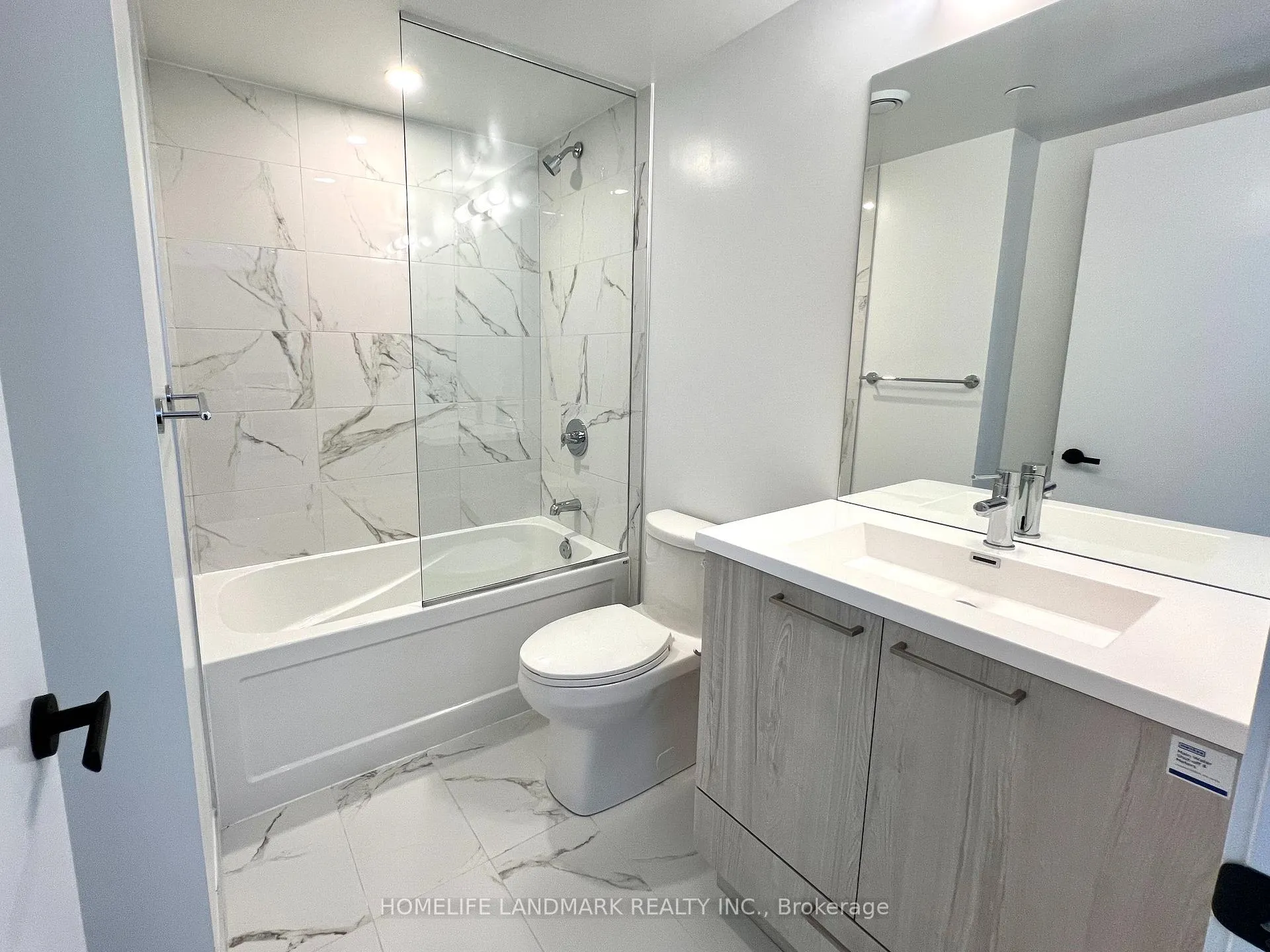 Photo 11 of Unit 3308, 195 Commerce Street, Vaughan, Vaughan Corporate Centre — HOMEH