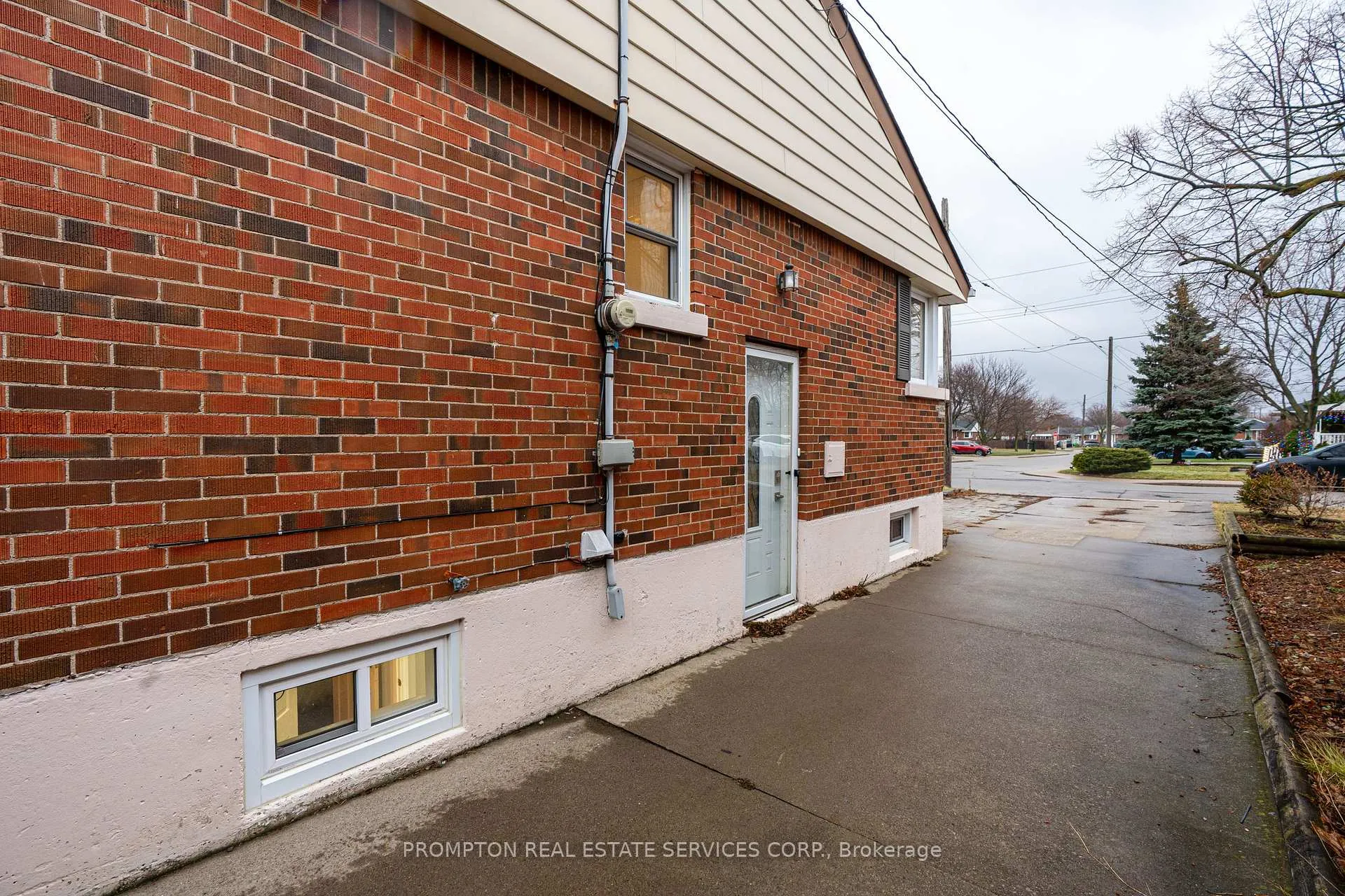 Photo 2 of Unit Lower, 16 Fernwood Crescent, Hamilton, Hampton Heights — HOMEH