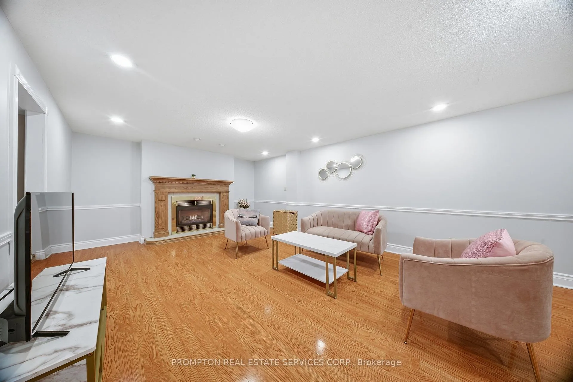 Photo 5 of Unit Lower, 16 Fernwood Crescent, Hamilton, Hampton Heights — HOMEH
