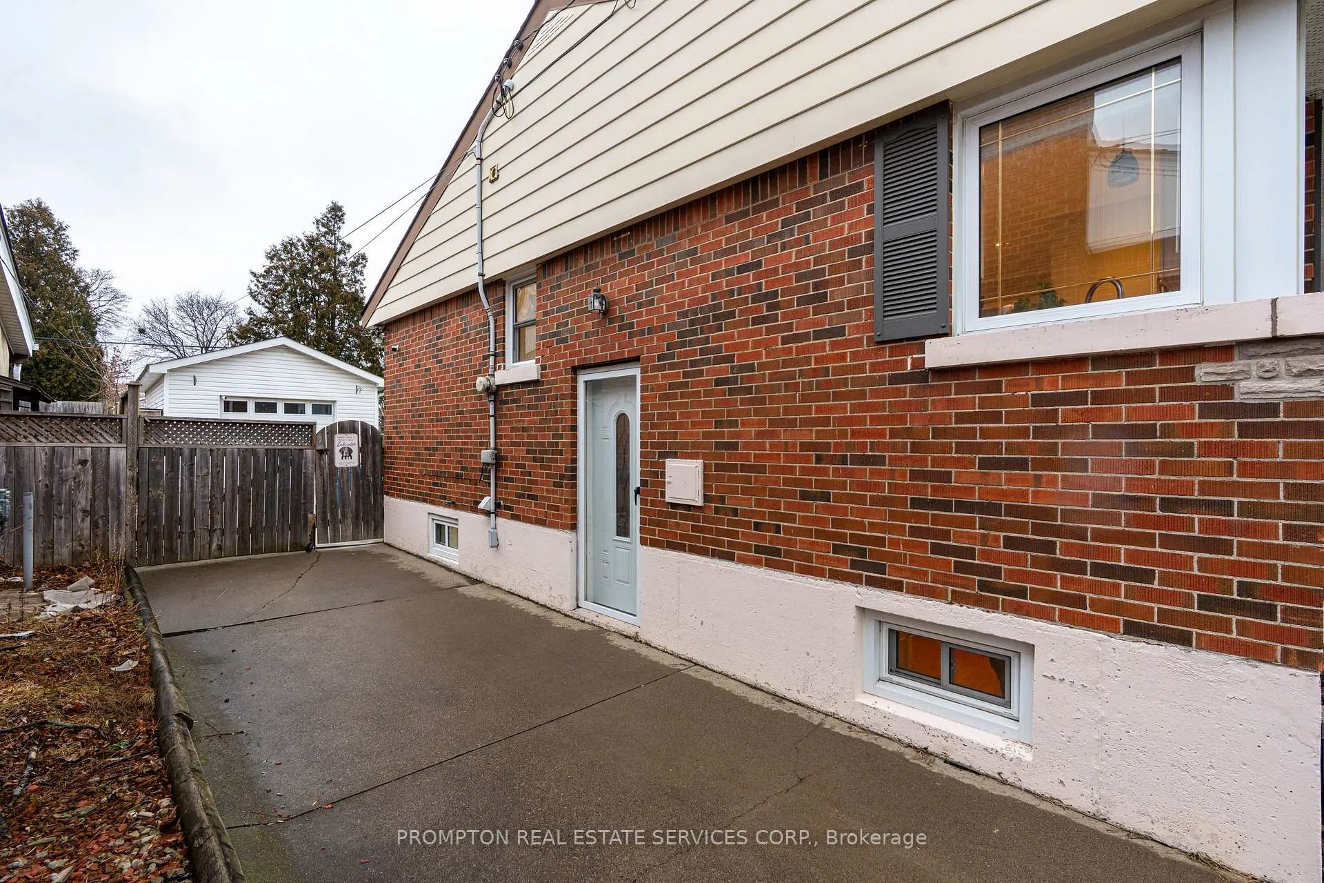 Photo 10 of Unit Lower, 16 Fernwood Crescent, Hamilton, Hampton Heights — HOMEH