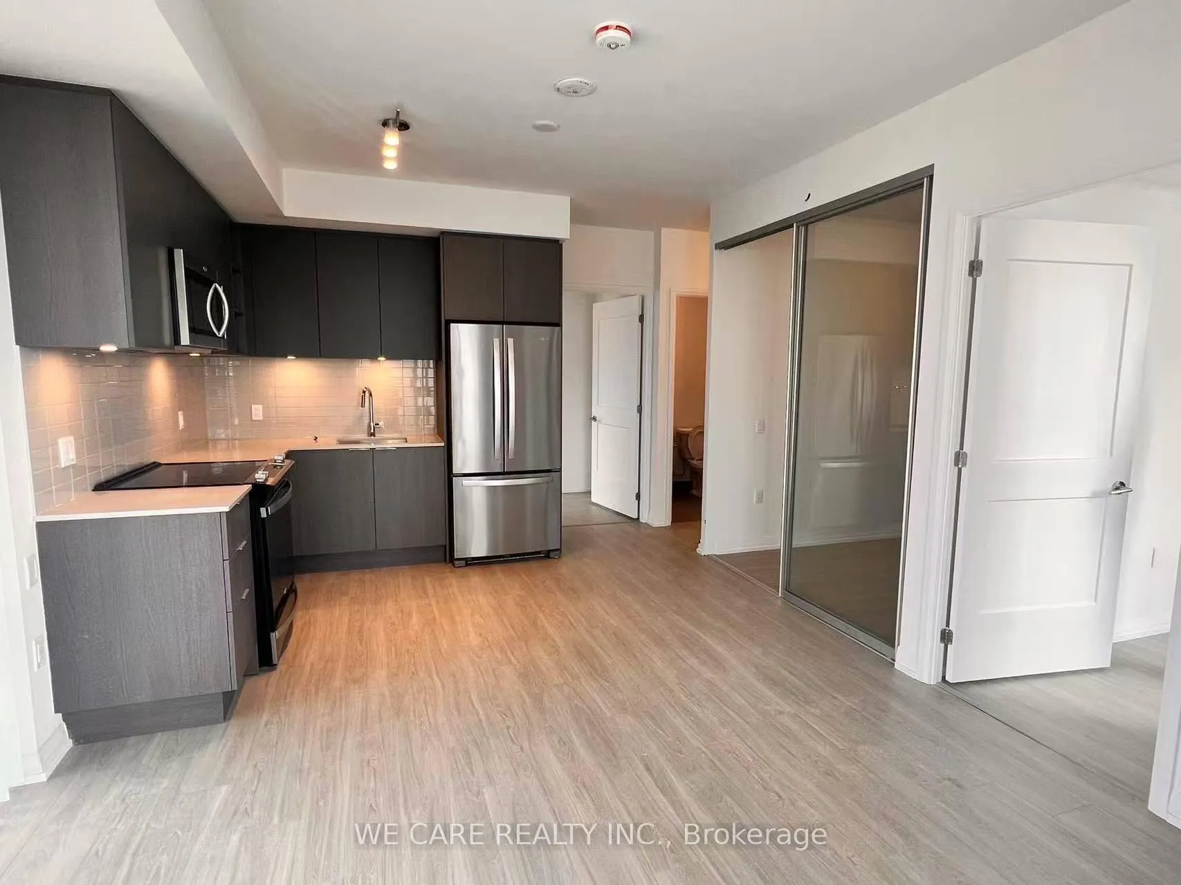 Photo 4 of Unit 1617, 50 Dunfield Avenue, Toronto, Mount Pleasant East — HOMEH