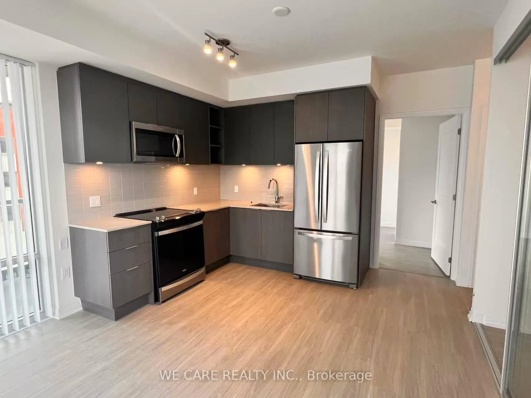 Photo 5 of Unit 1617, 50 Dunfield Avenue, Toronto, Mount Pleasant East — HOMEH