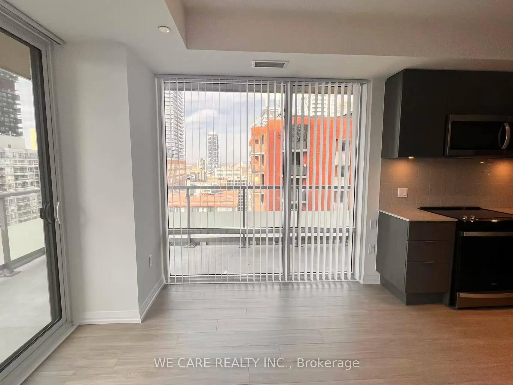 Photo 6 of Unit 1617, 50 Dunfield Avenue, Toronto, Mount Pleasant East — HOMEH