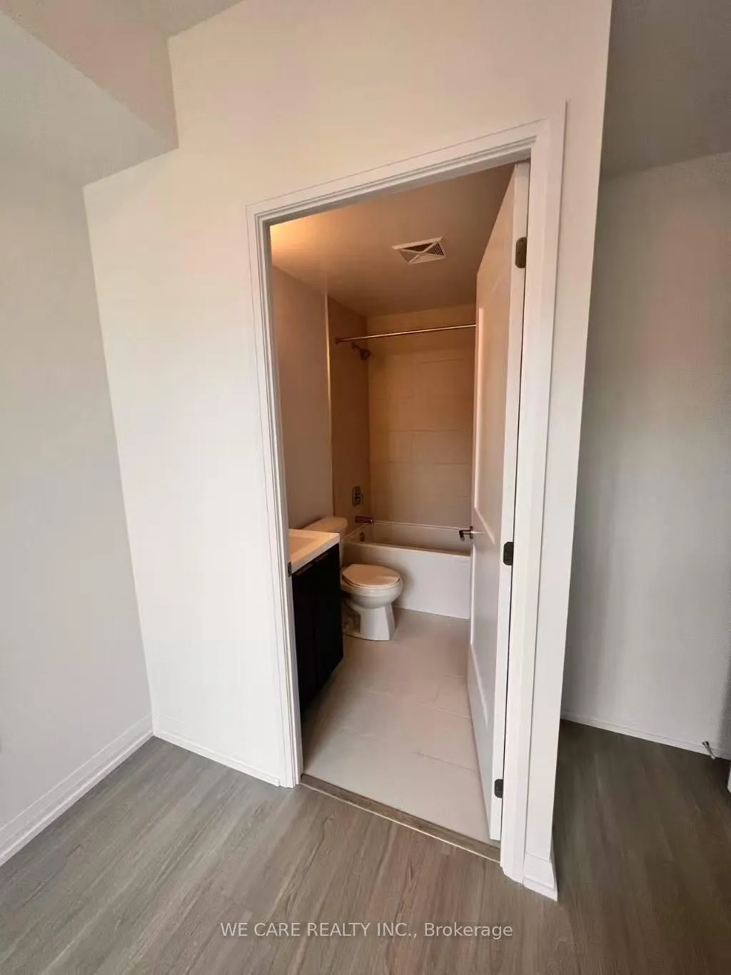 Photo 11 of Unit 1617, 50 Dunfield Avenue, Toronto, Mount Pleasant East — HOMEH