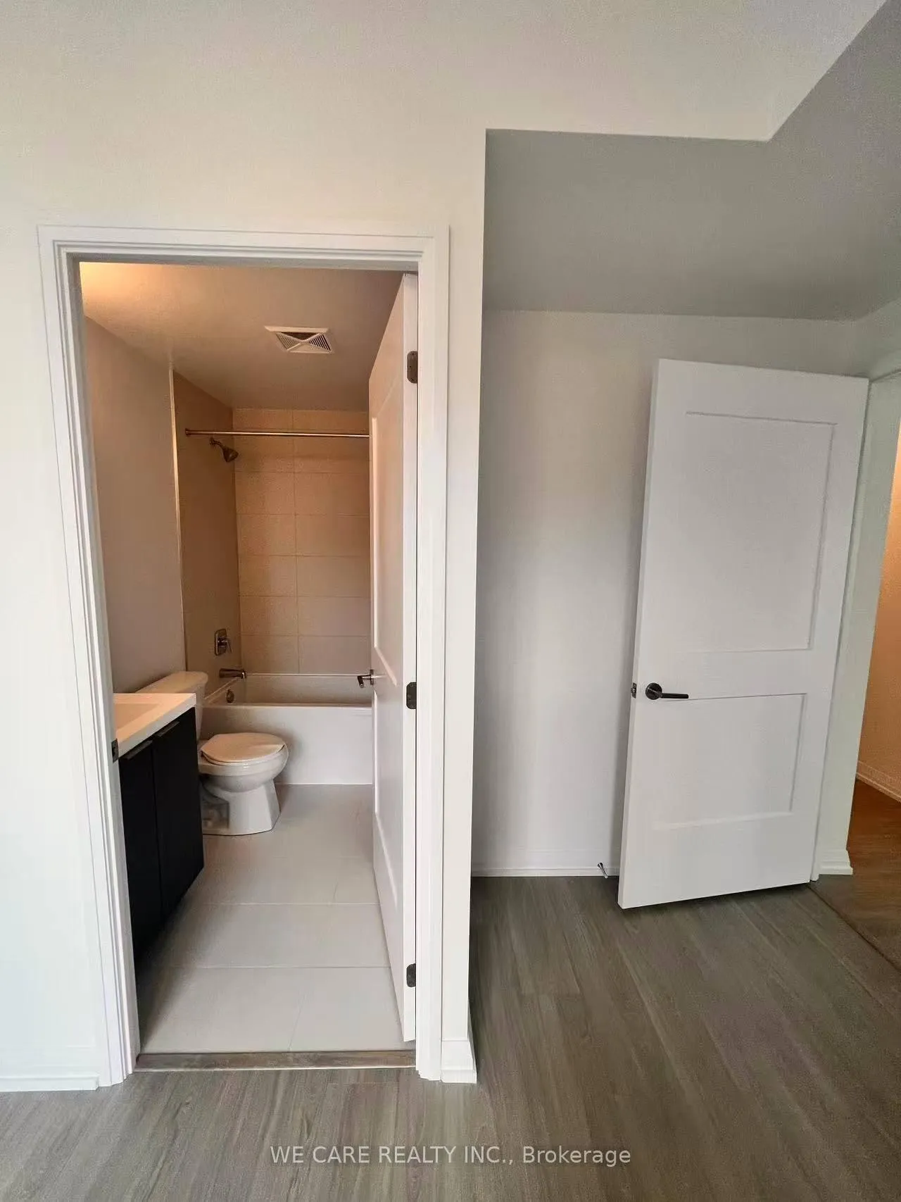 Photo 12 of Unit 1617, 50 Dunfield Avenue, Toronto, Mount Pleasant East — HOMEH