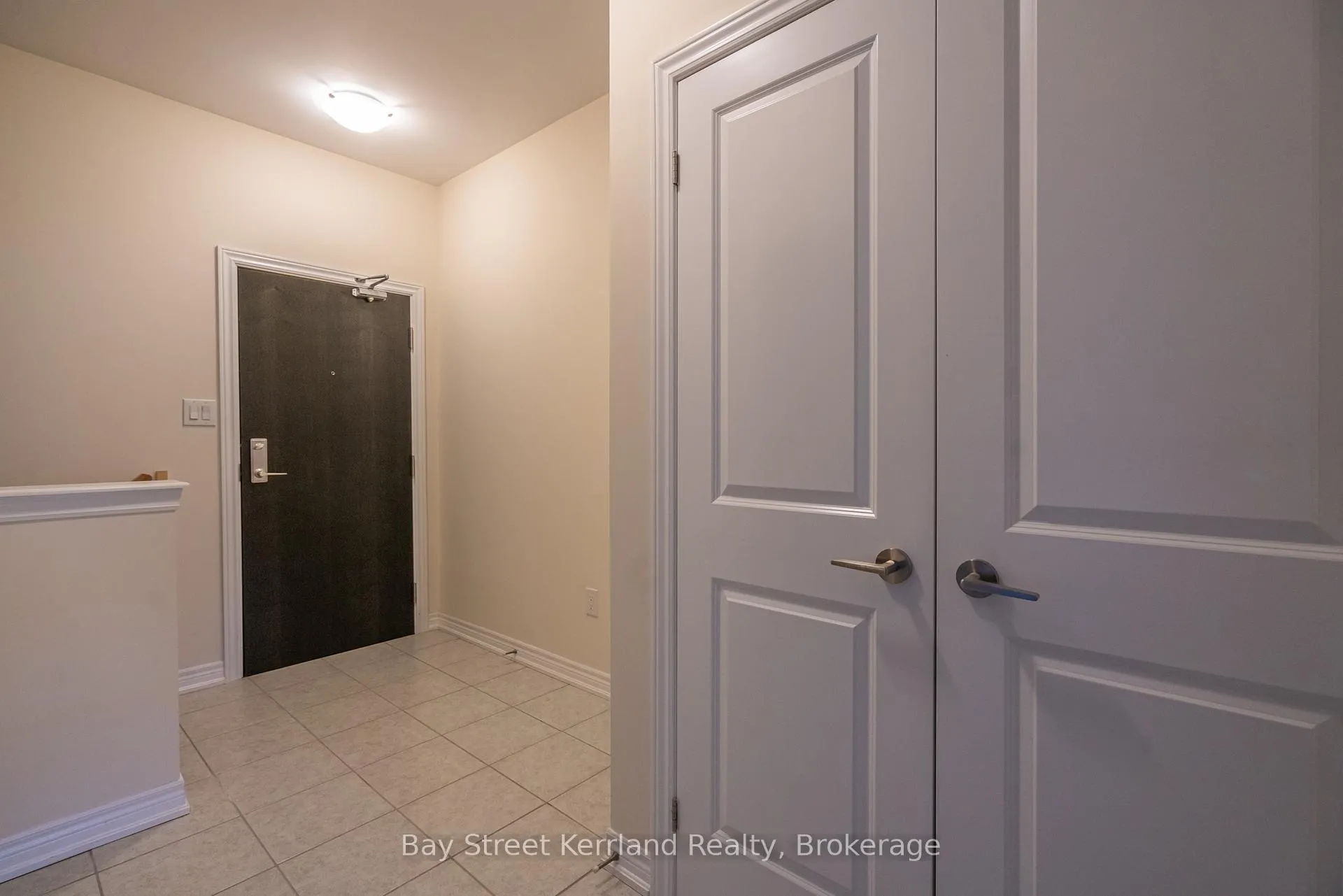 Photo 5 of Unit 201, 263 Georgian Drive, Oakville, River Oaks — HOMEH