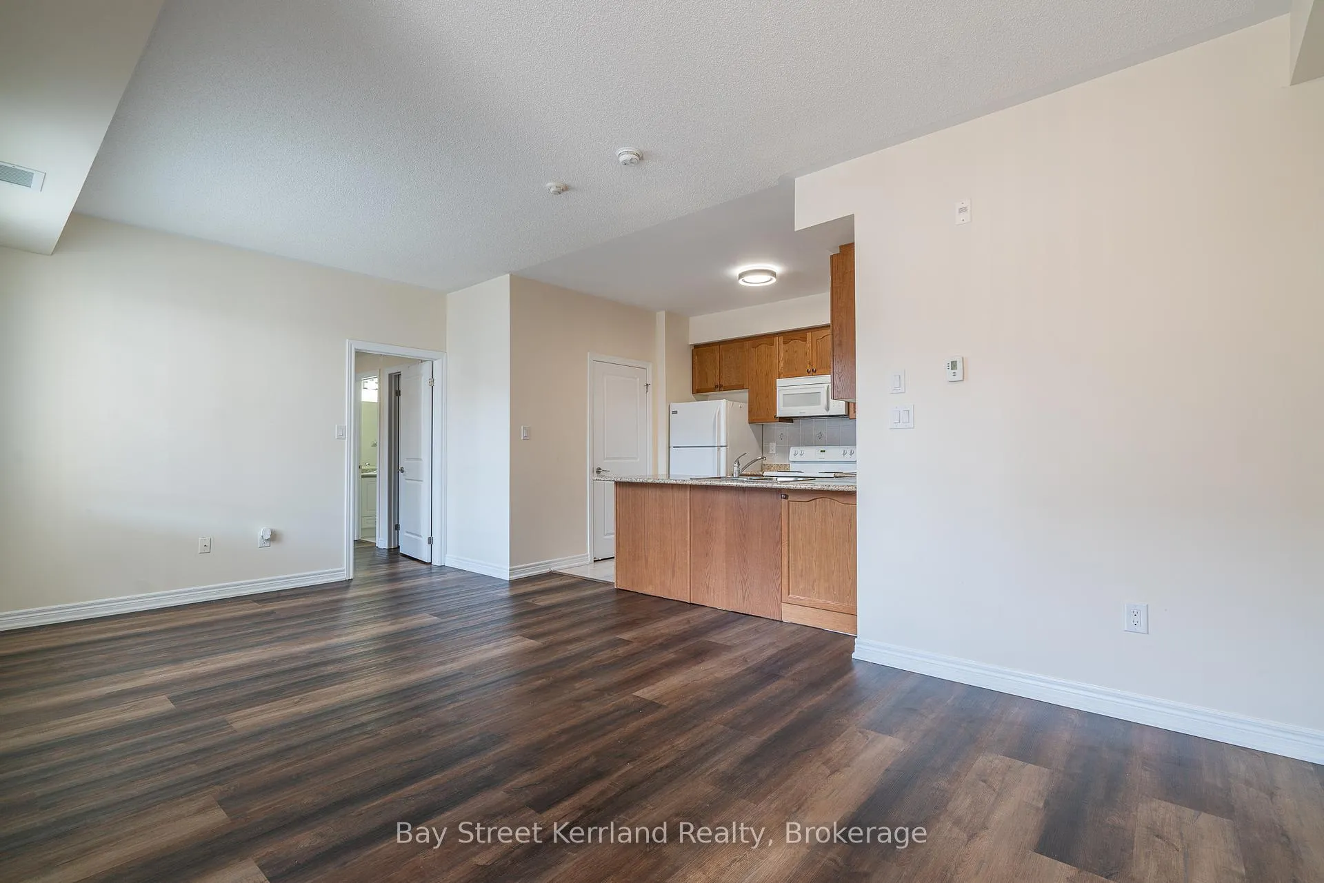 Photo 6 of Unit 201, 263 Georgian Drive, Oakville, River Oaks — HOMEH