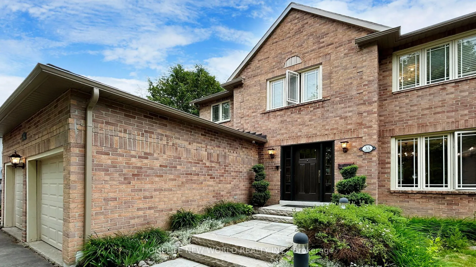 Photo 2 of 33 Beatty Crescent, Aurora, Aurora Highlands — HOMEH