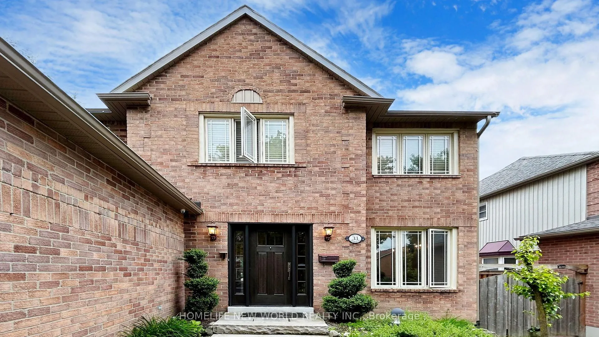 Photo 3 of 33 Beatty Crescent, Aurora, Aurora Highlands — HOMEH