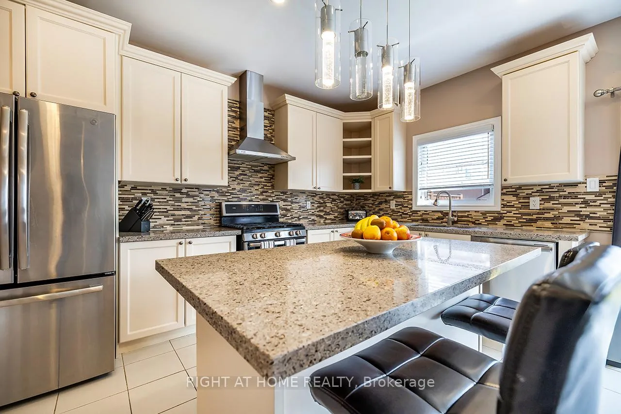 Photo 11 of 1663 Irvine Scott Street, Oshawa, Taunton — HOMEH