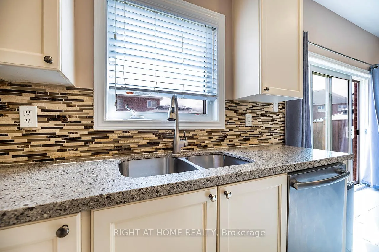 Photo 12 of 1663 Irvine Scott Street, Oshawa, Taunton — HOMEH