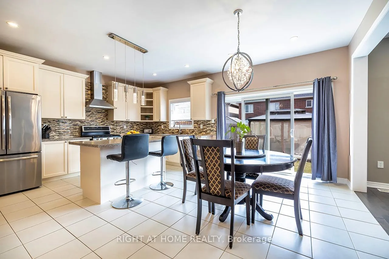 Photo 13 of 1663 Irvine Scott Street, Oshawa, Taunton — HOMEH
