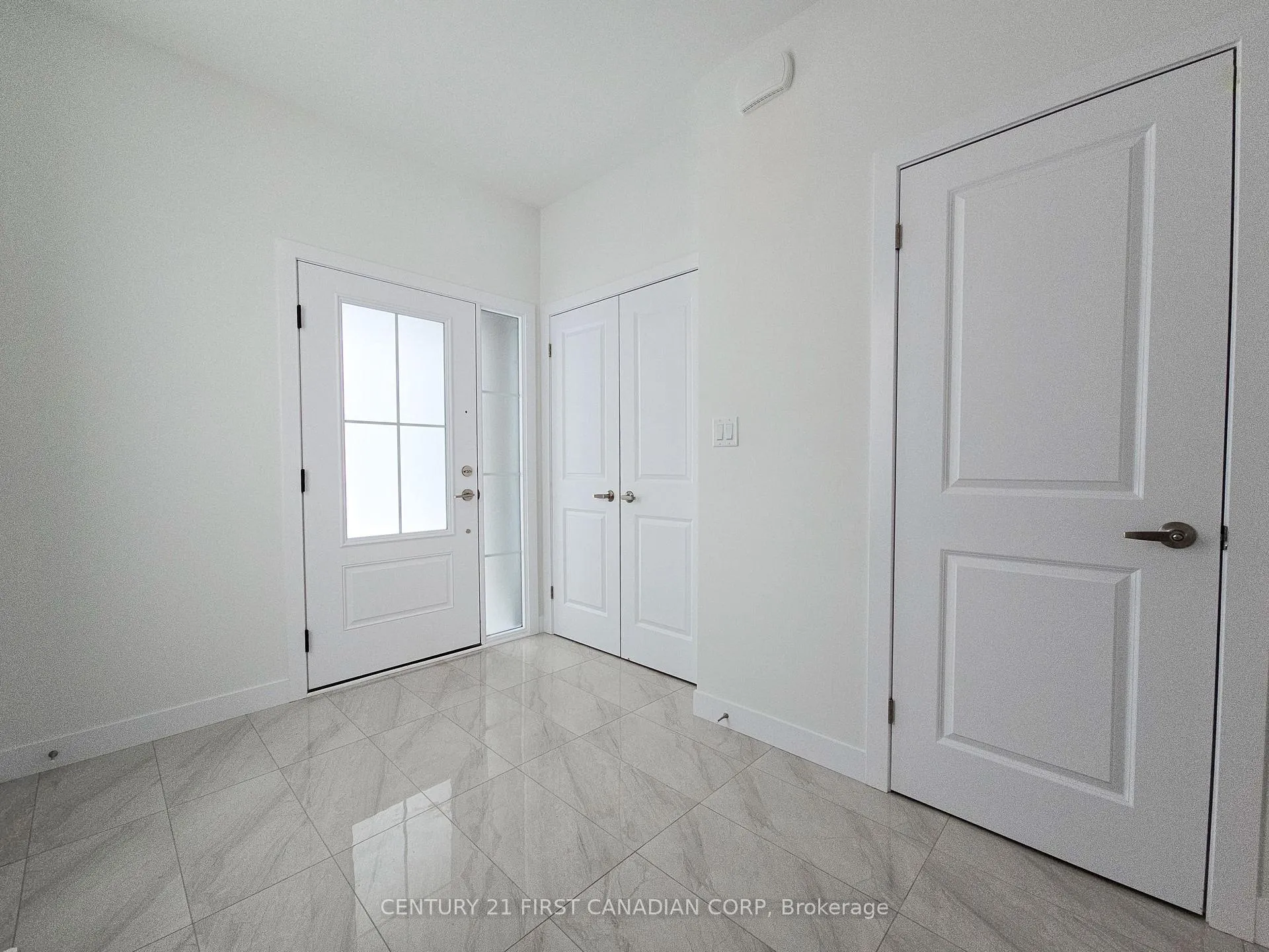 Photo 3 of 4237 Calhoun Way, London, South V — HOMEH