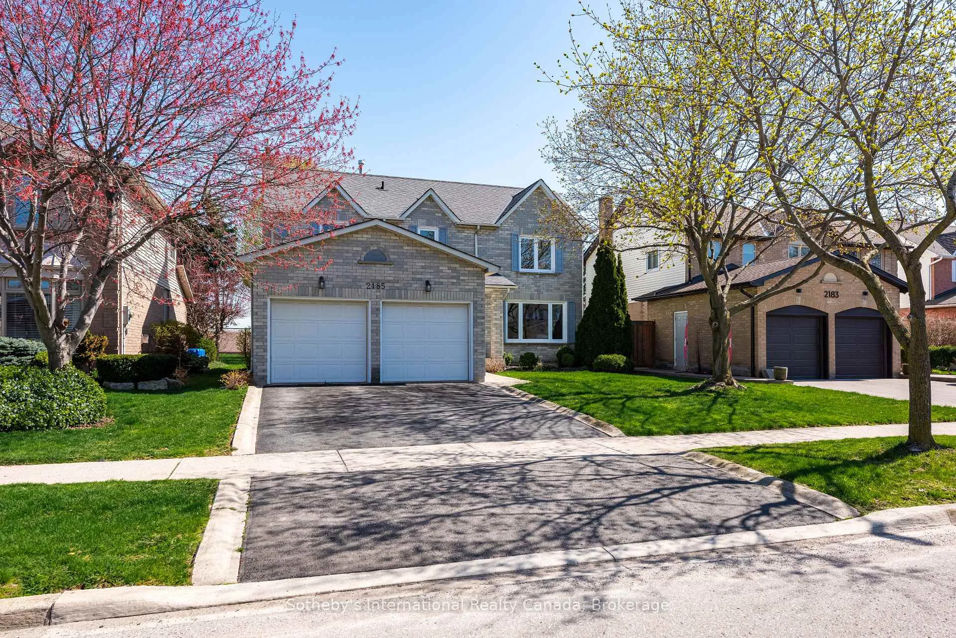 Photo 2 of 2185 Vista Drive, Burlington, Headon — HOMEH
